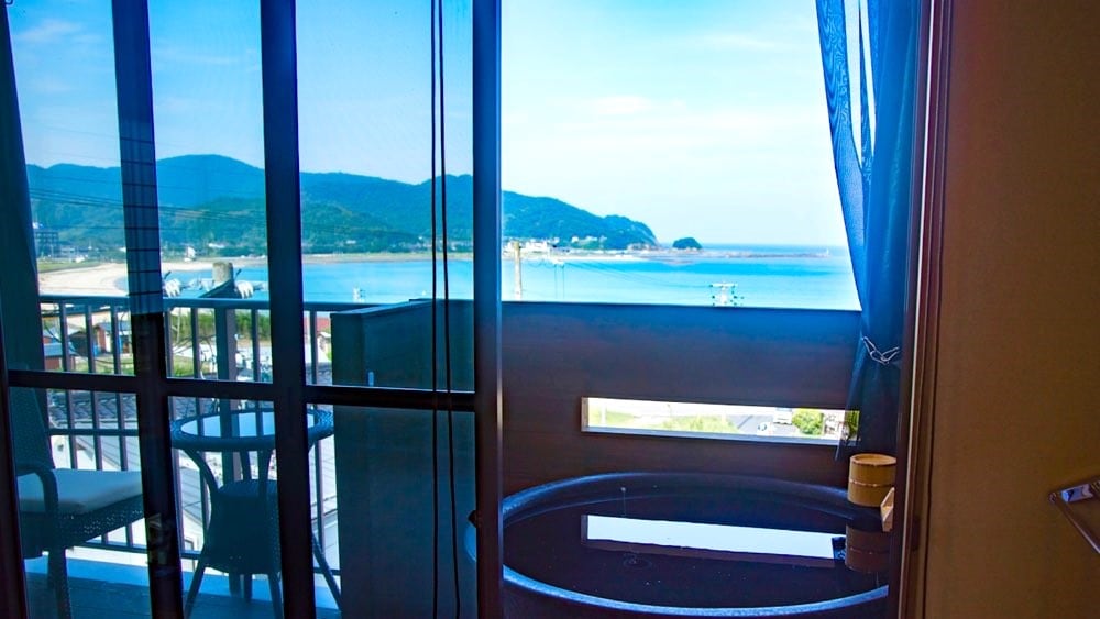 [Japanese Beauty Jr. Suite] 35㎡ Shigaraki ware open-air bath