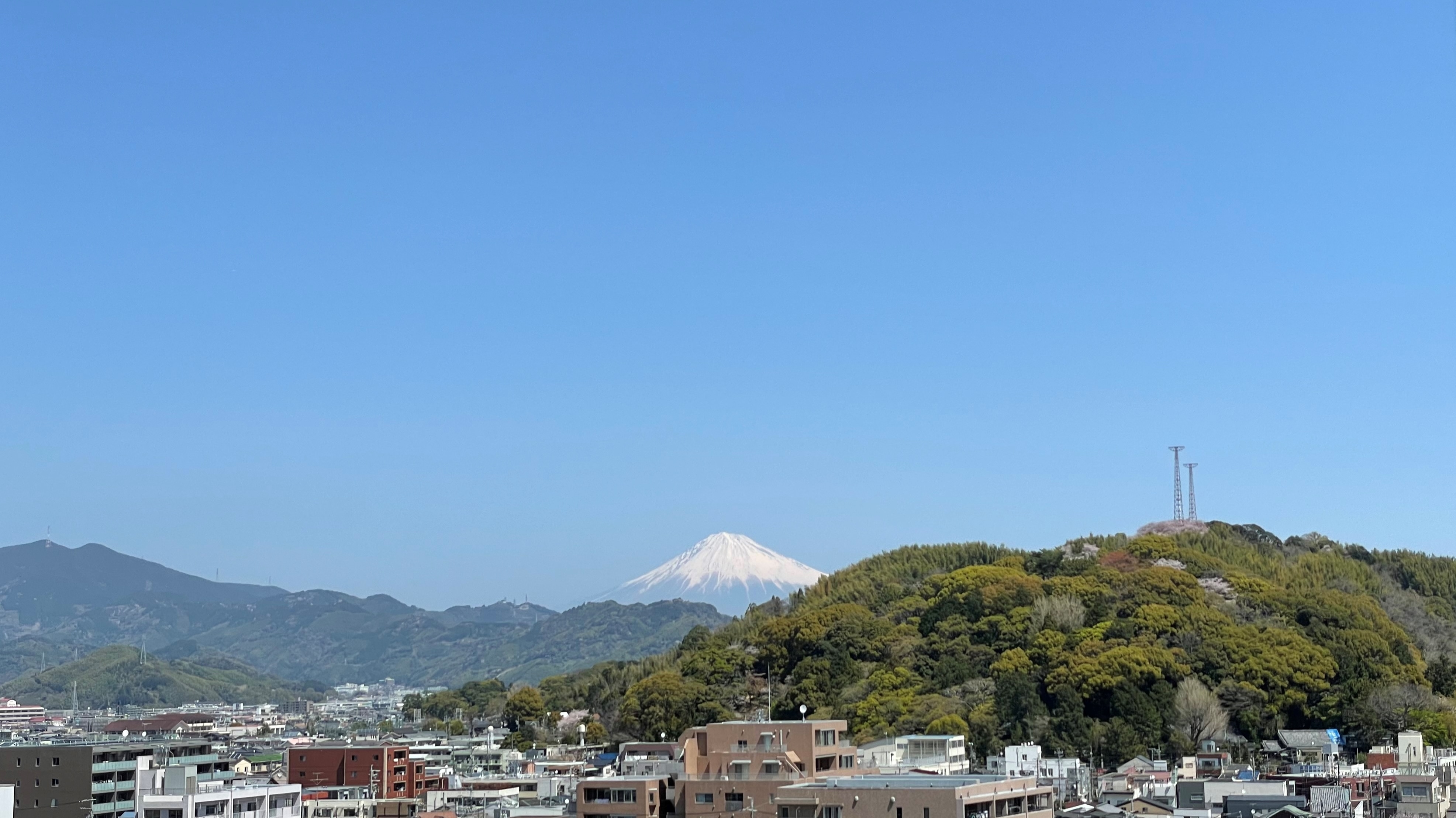 Mt. Fuji on a day when the air seen from the guest room on the [Mt. Fuji side] is clear