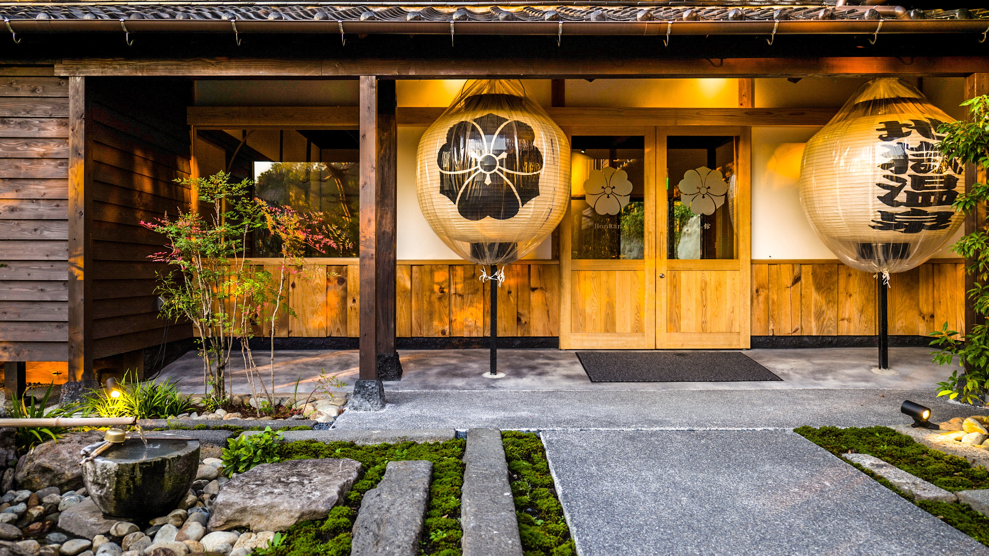 Main entrance (16:9) JPG image