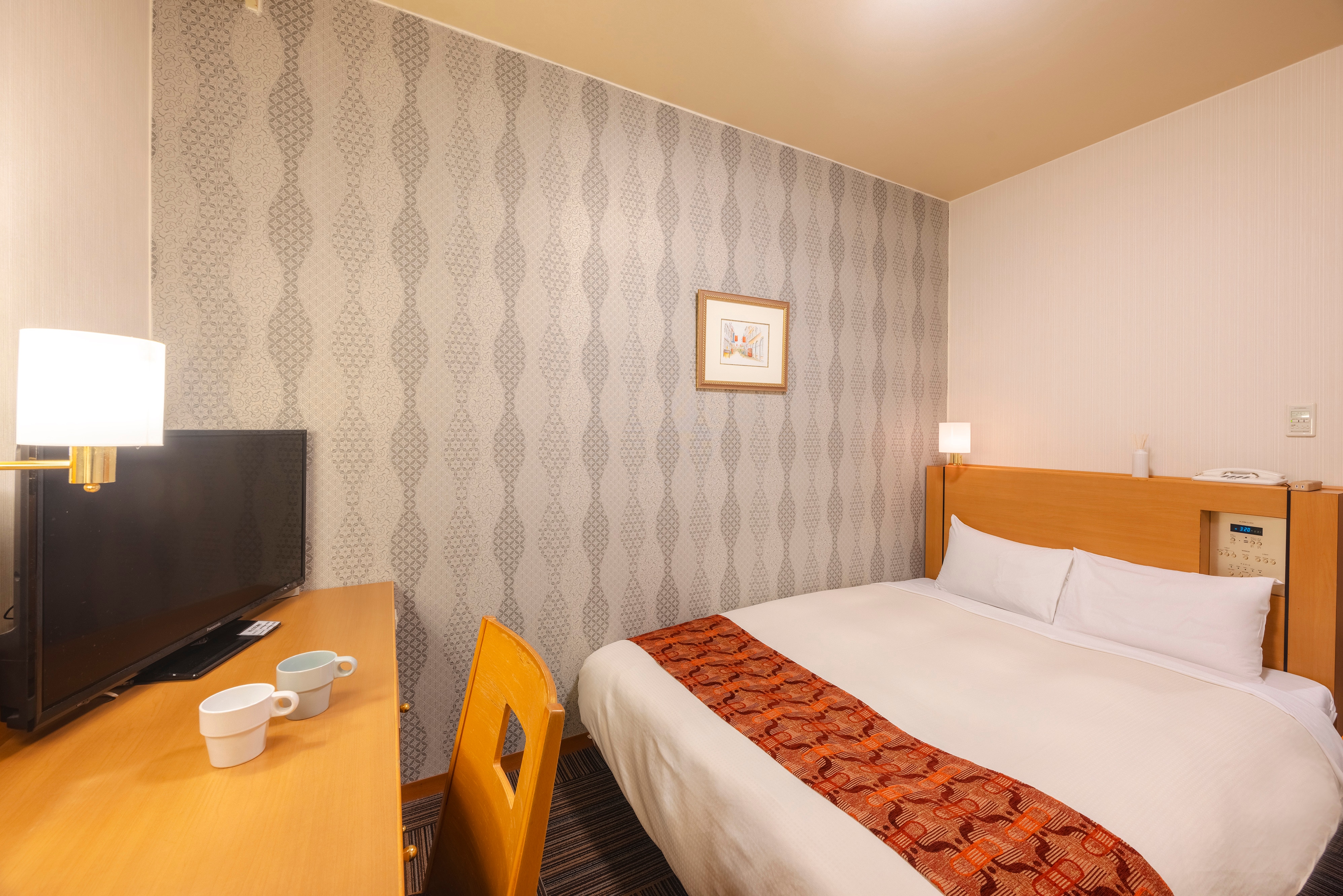 Double room facing the building