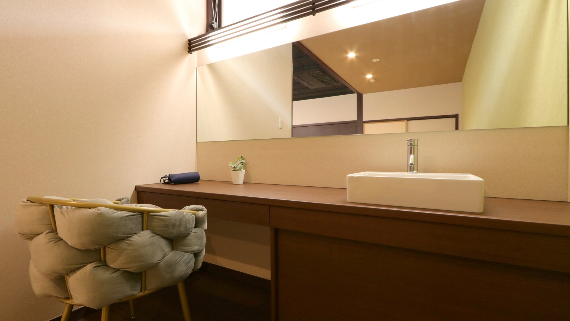 [Renovated Japanese-style room with 10 tatami mats☆Pets allowed]