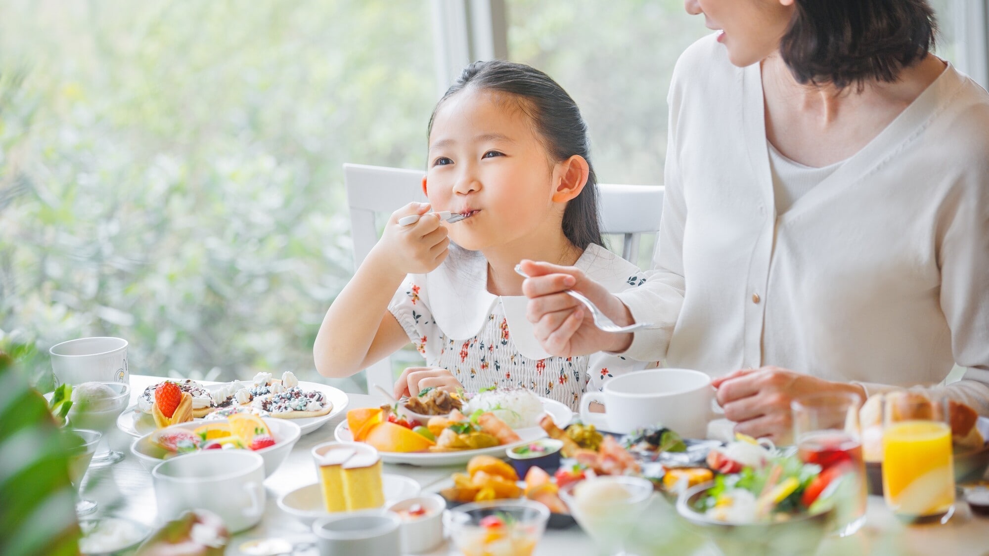 [Breakfast] We have a wide variety of buffet menu items that children will enjoy.