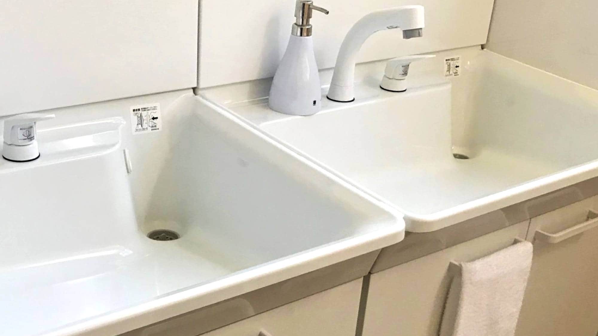 ・ There are two washbasins