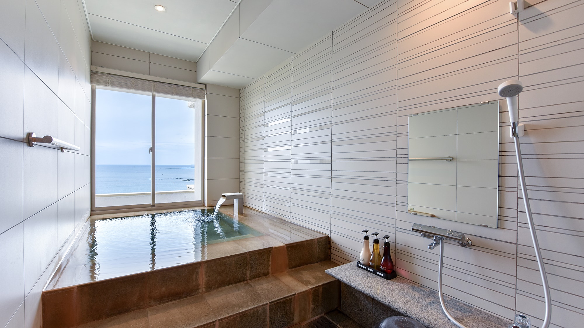 * [Room with open-air bath / special room (Moon Crystal)] Enjoy the hot springs of the open-air bath in a completely private space.
