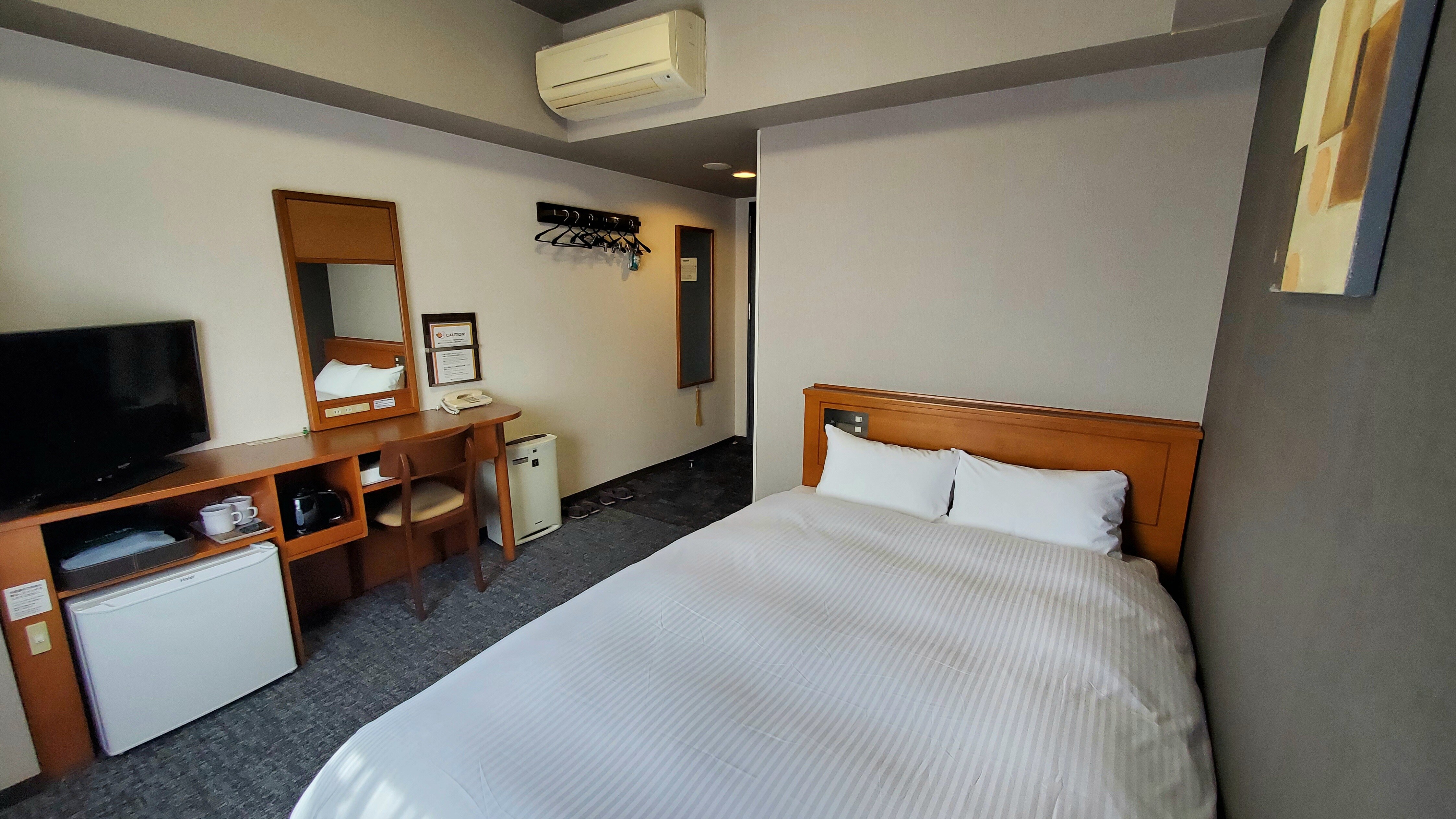 Semi-double room interior