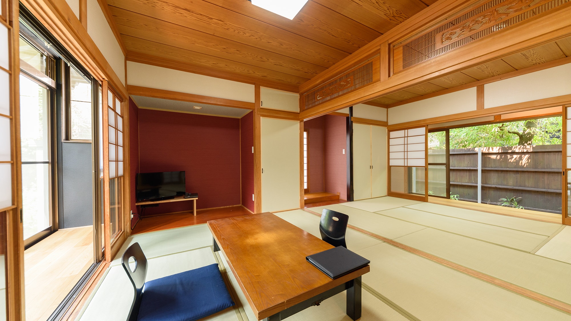 附樓1樓：帶室內浴池的日式和西式房間[紅色]
