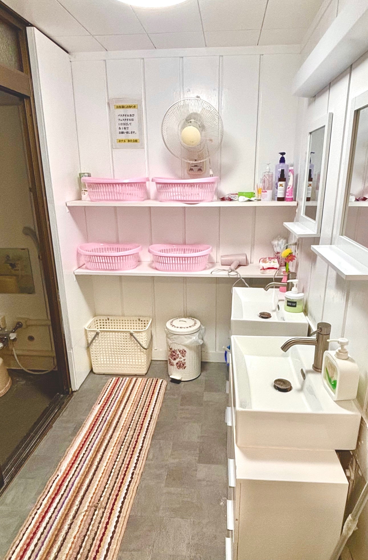 女浴室更衣室