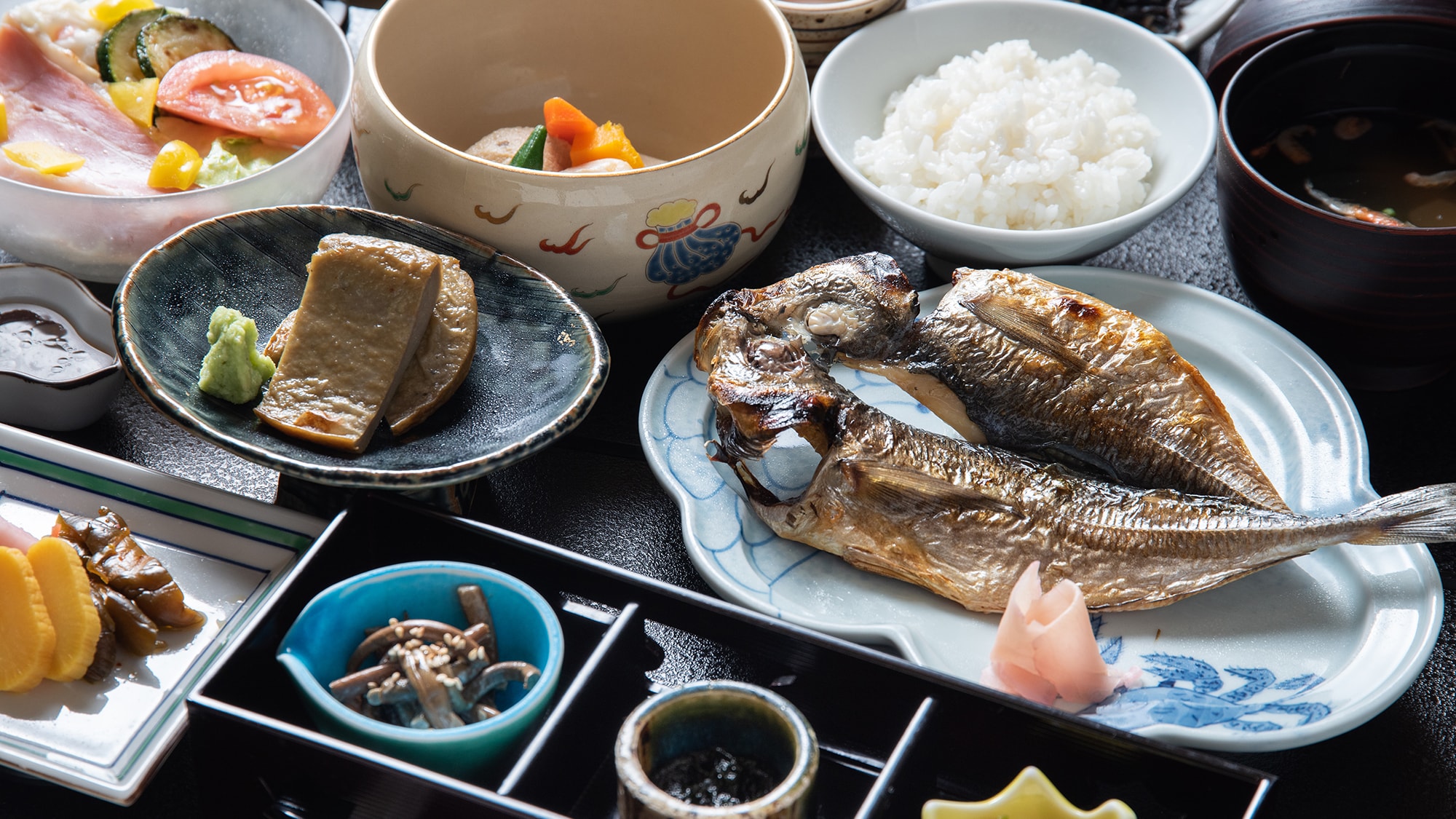 * [示例/ Kurohampen] 營養豐富，因為它是由魚糜和藍魚製成的。溫和的甜味增強了鮮味