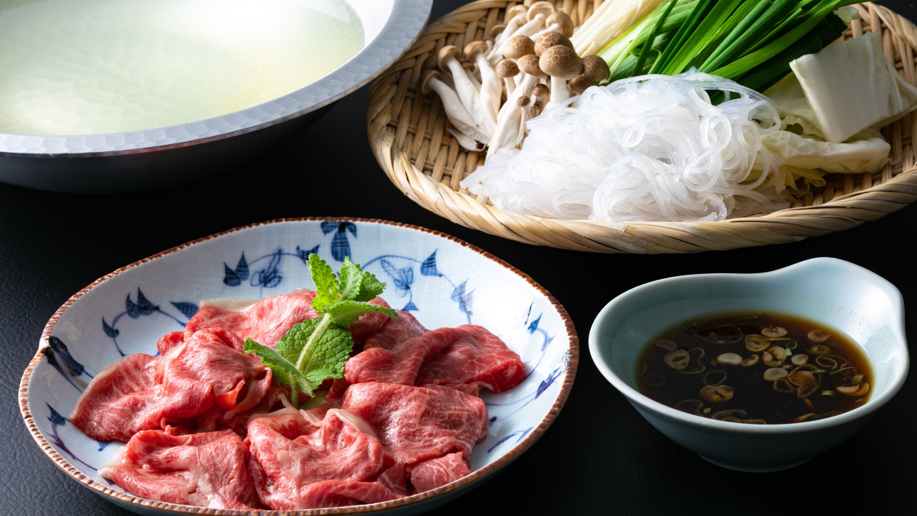 [丹后美味套餐高级] 奢侈地享用黑毛和牛涮涮锅！