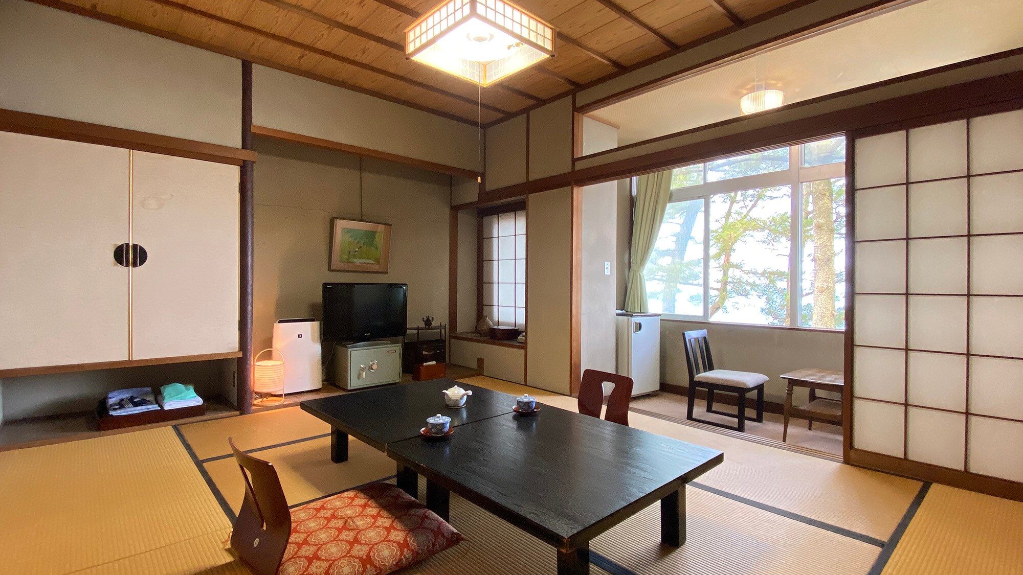 [Guest rooms] 2 standard Japanese-style rooms with bathroom and toilet