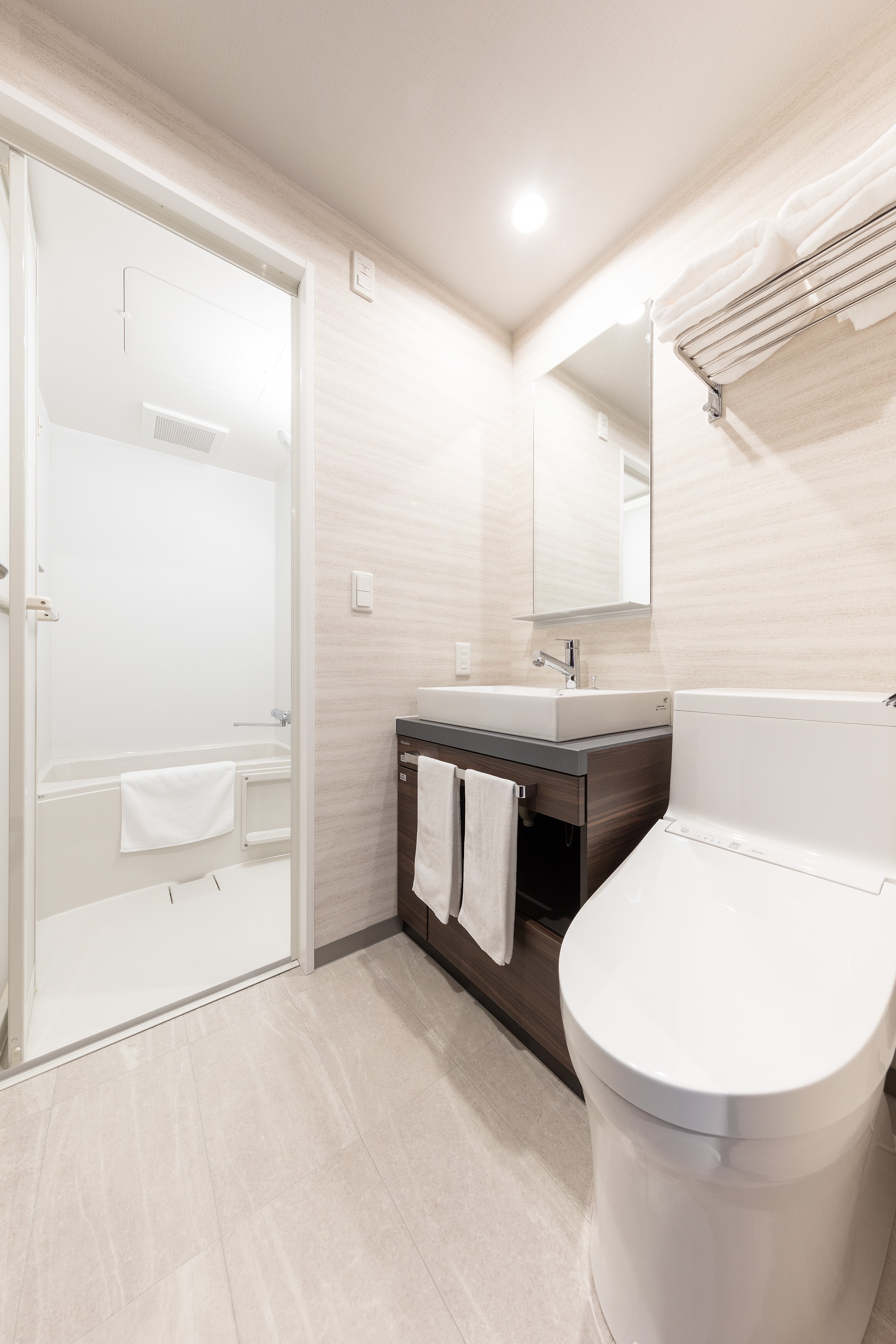 Twin room with kitchen (separate bath and toilet)