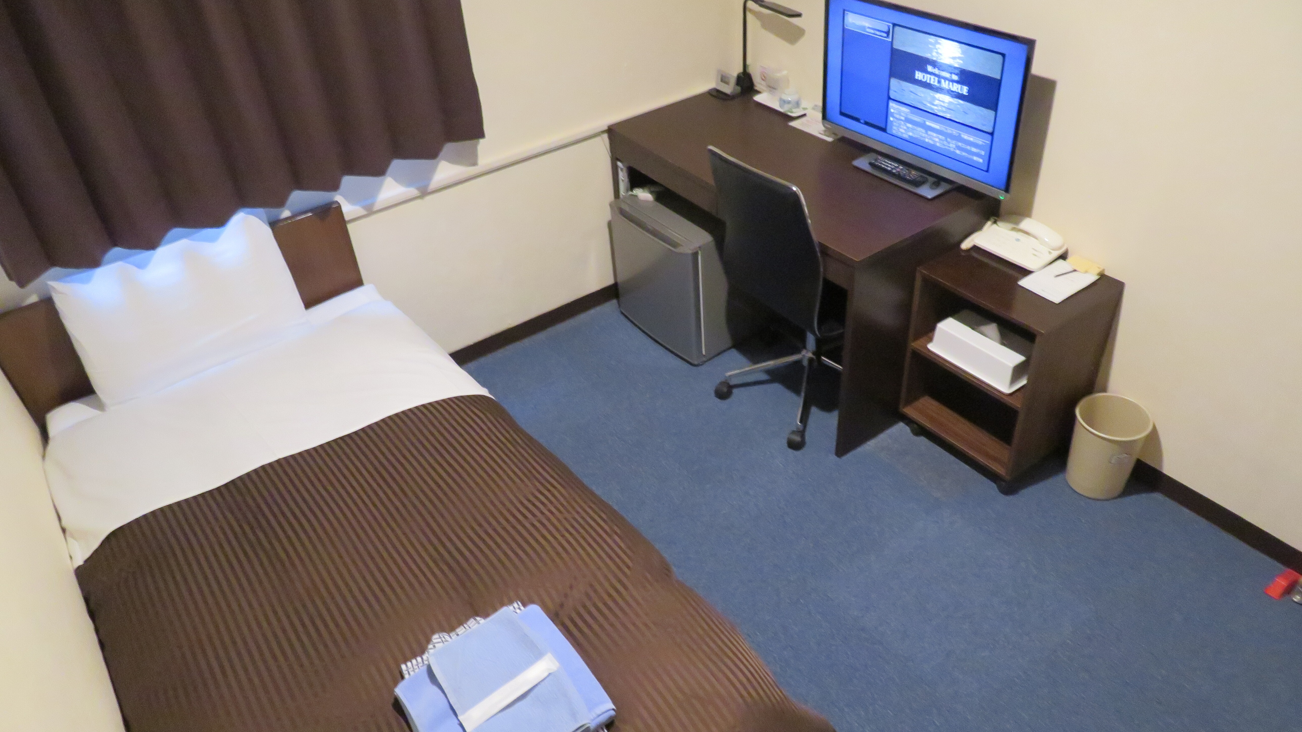 [Out Bath Single A] This room is a little wider. It is often used by long-term guests with a lot of luggage.