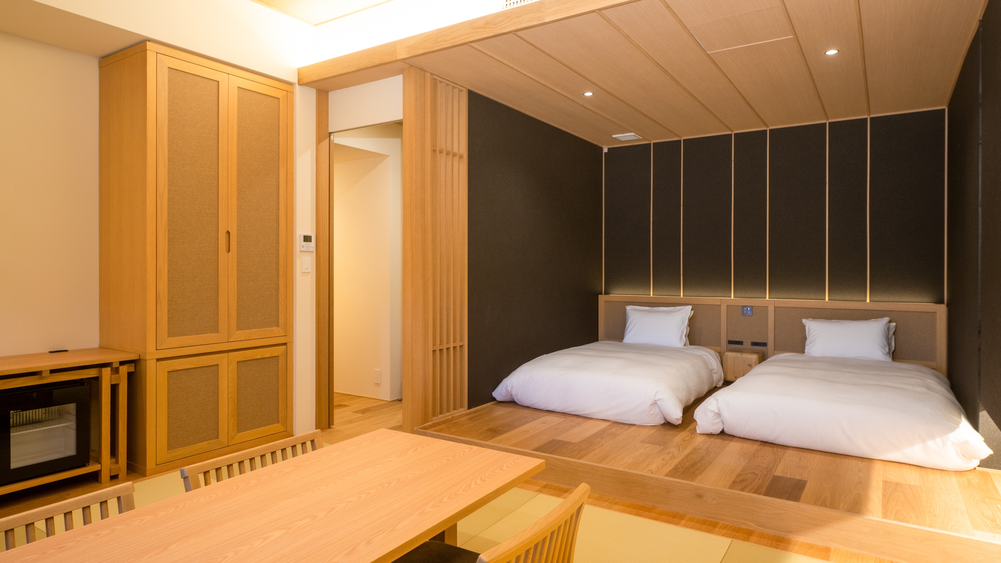 Jizo hot spring water (half open-air bath) Japanese-Western style room ■ Capacity: 4 people ■