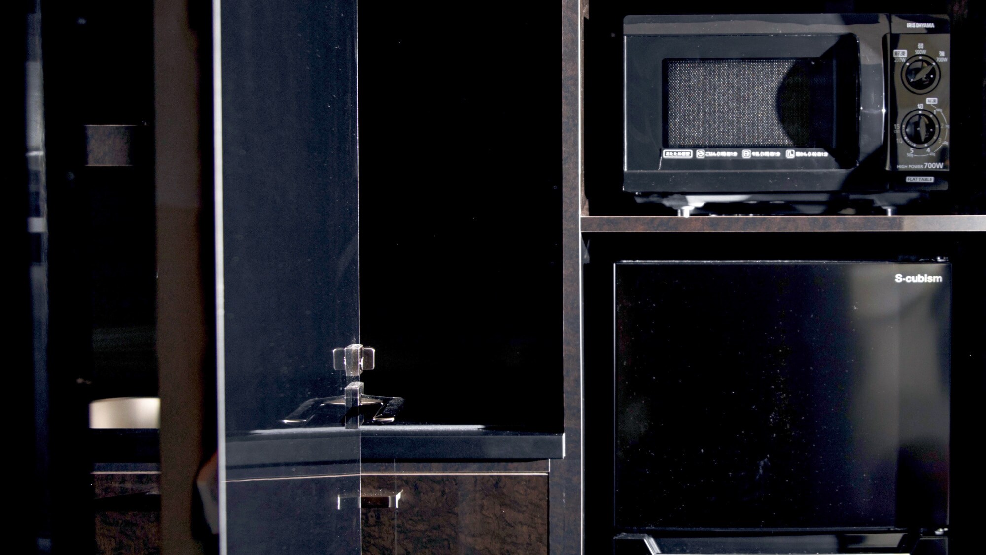 We also have a microwave oven, refrigerator, and other rice cookers. * The layout varies depending on the room.