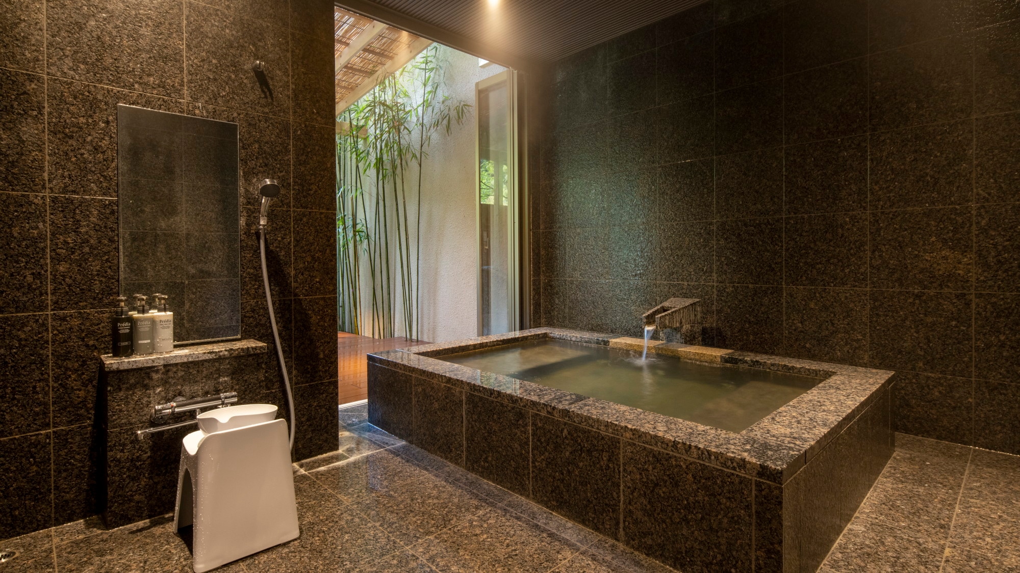 Guest room with open-air bath "Yamamo"