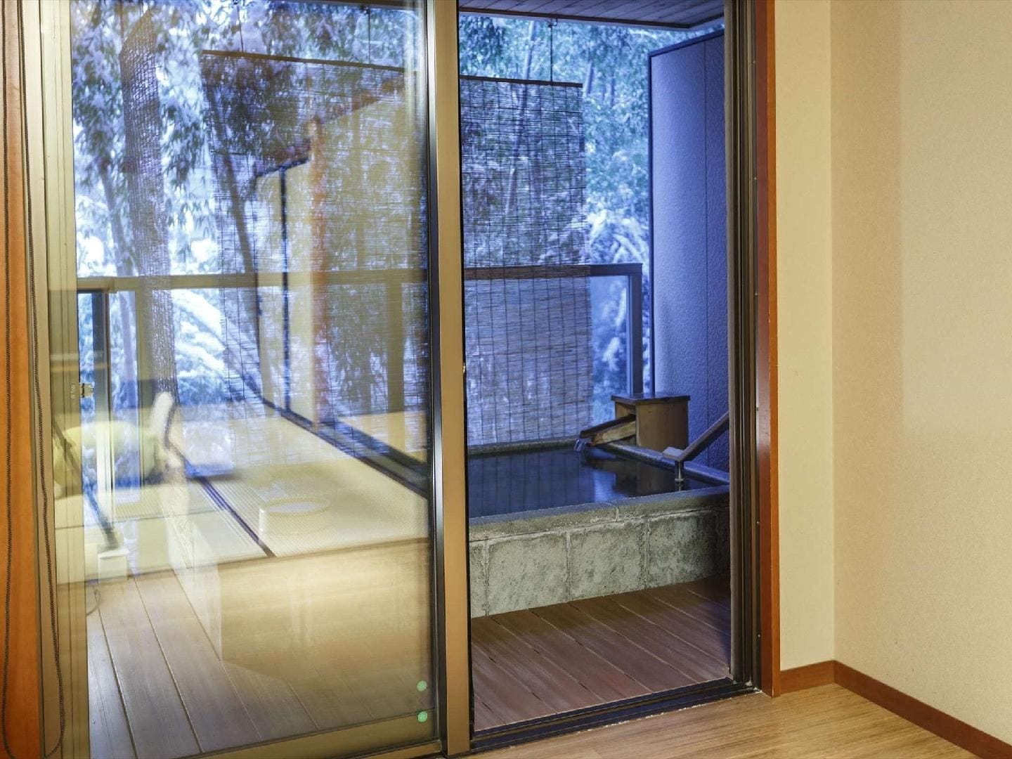 [Open-air bath room with terrace] Open-air bath