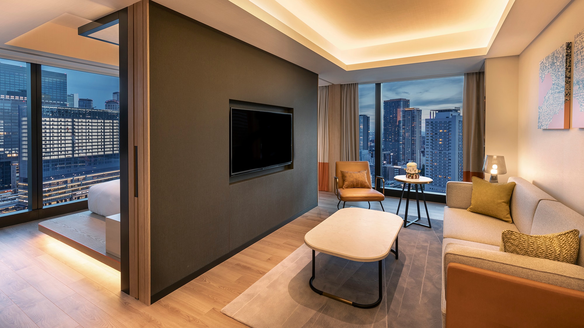 Canopy Corner Suite (King Bed)