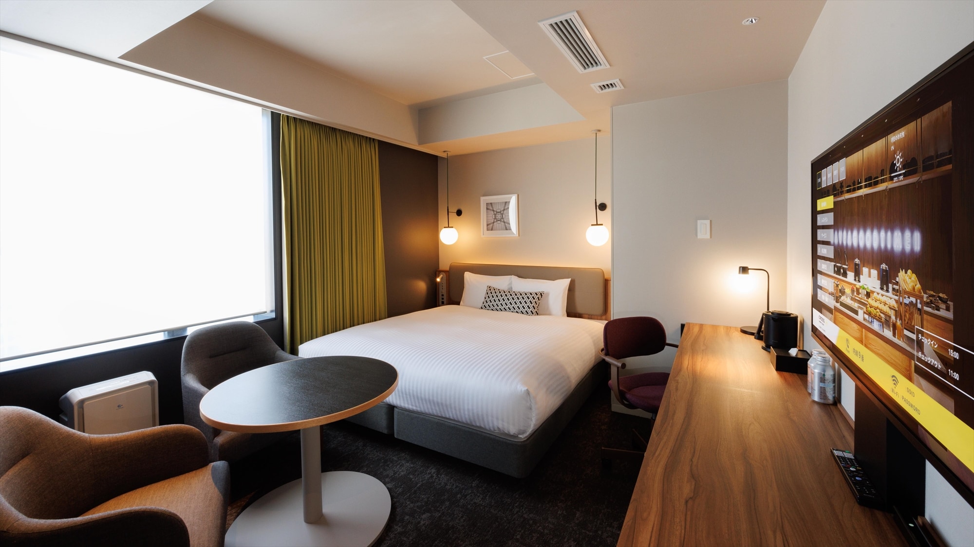 [Standard King] There is a space where you can spread your large luggage, so you can stay comfortably.