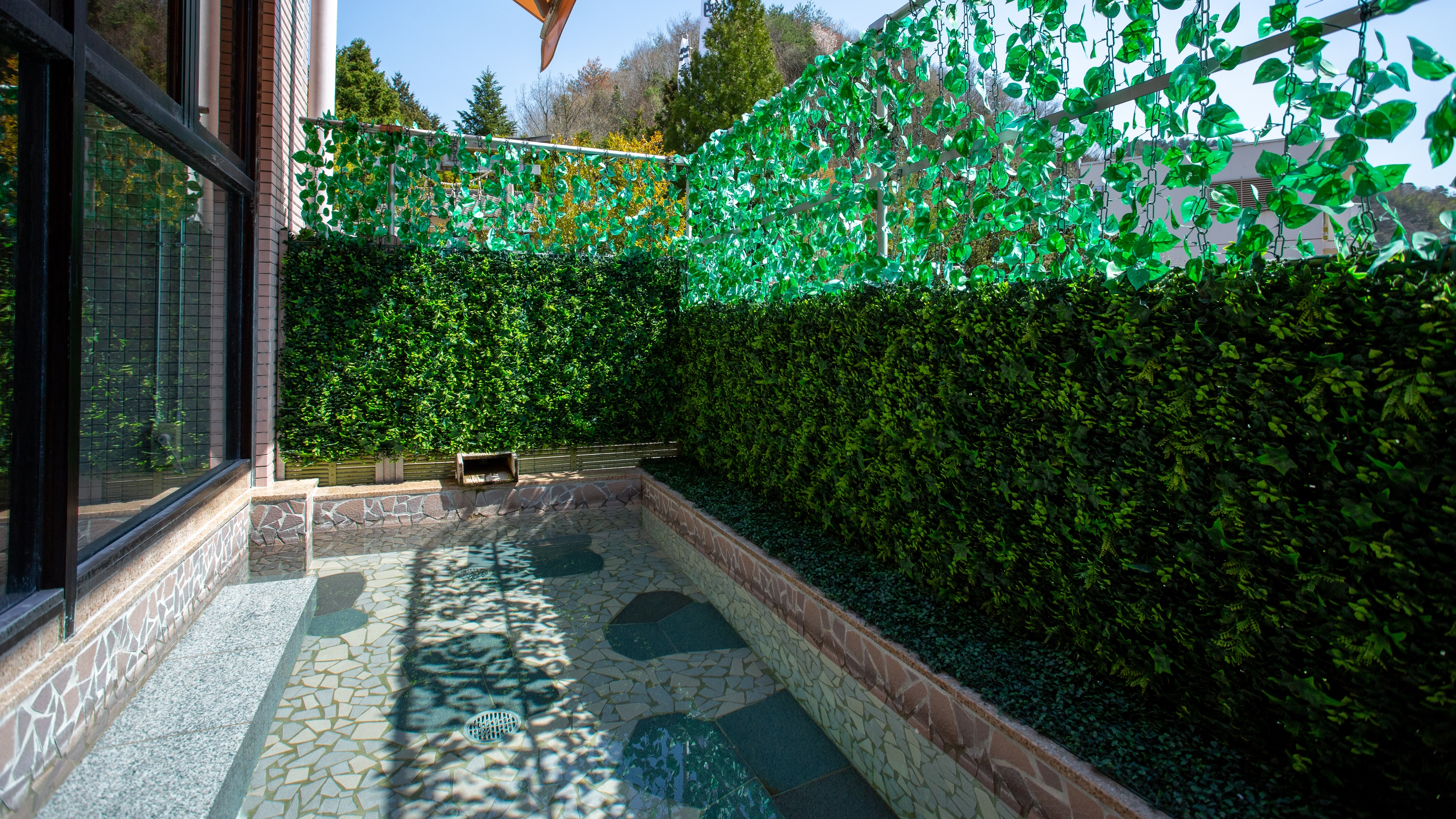 *[Large public bath]: Enjoy our 100% natural hot spring water in the open-air bath.