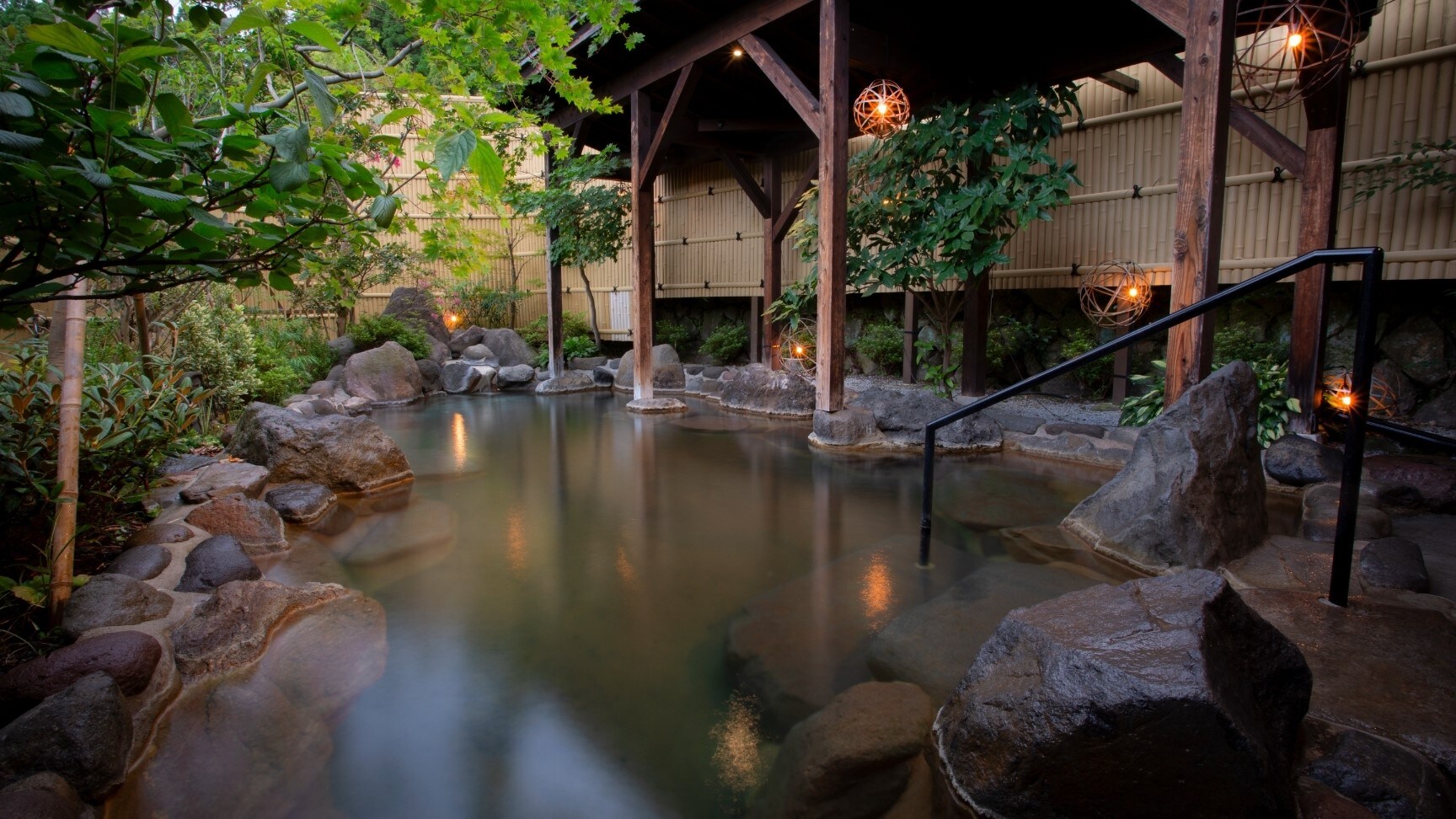 Women's open-air bath