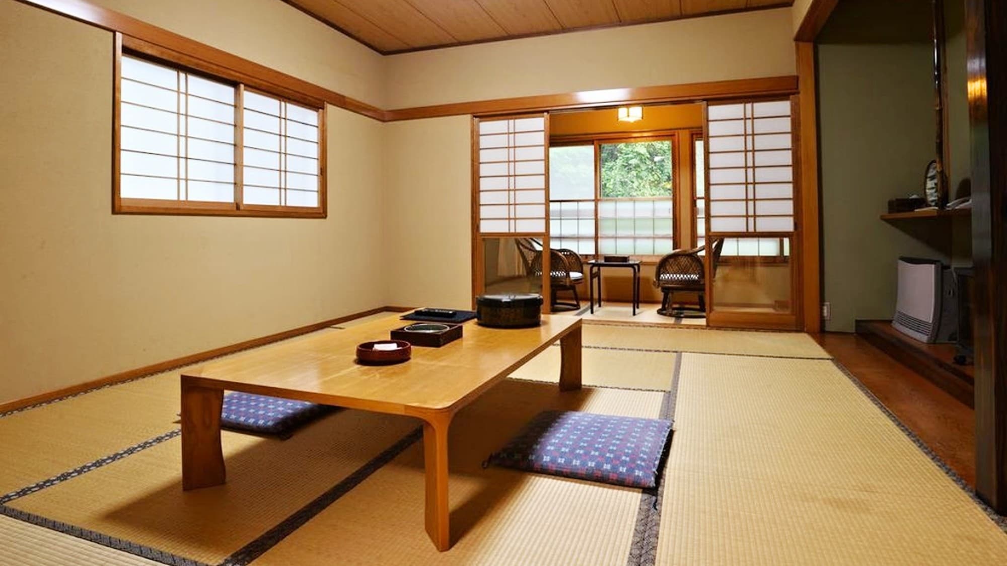 [Japanese-style room of 10 tatami mats or larger] Main Building or Asunarokan *An example of Asunarokan