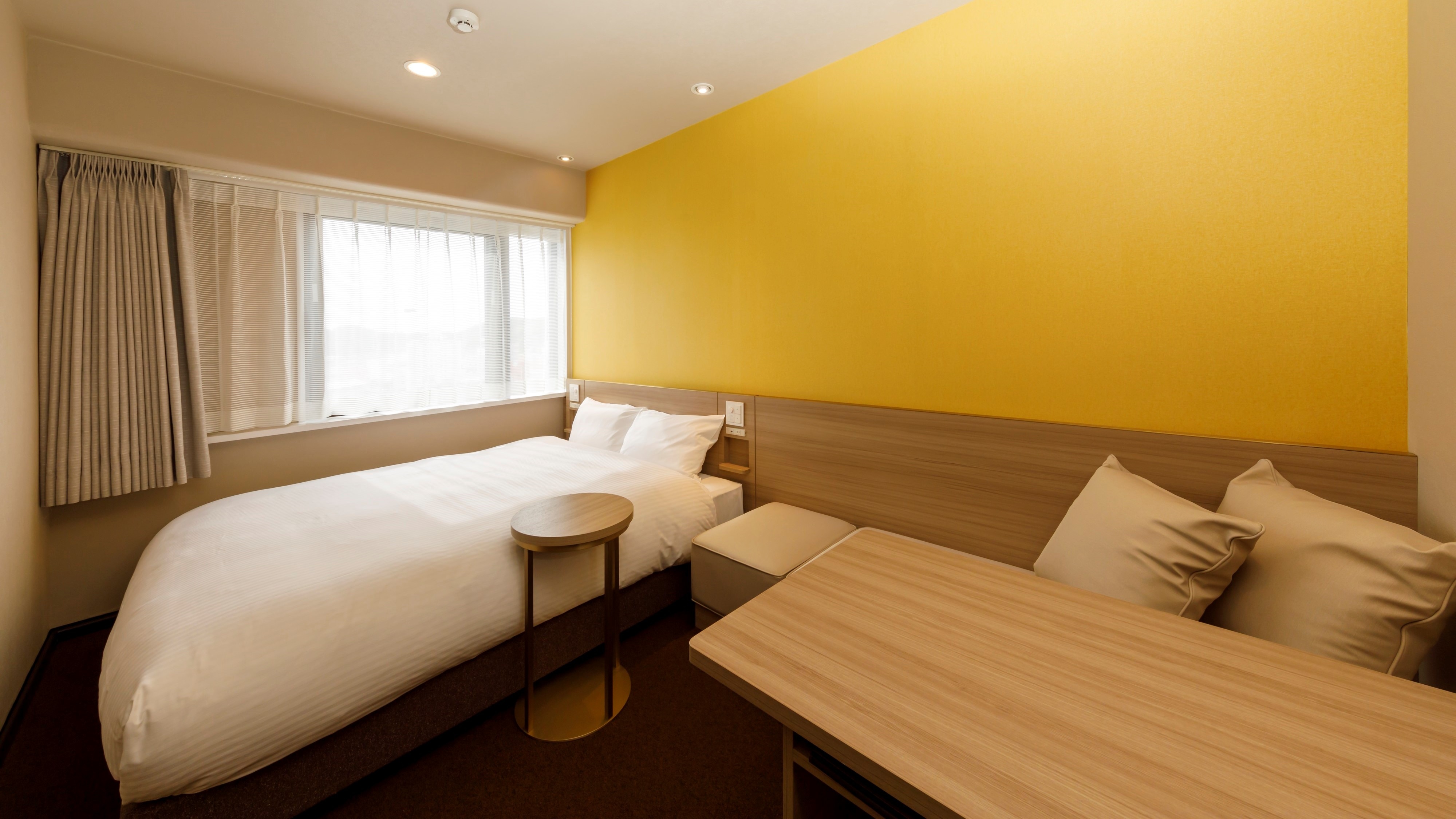 Kamar Deluxe Double (Contoh) * Tempat Tidur Queen (lebar 160 cm)