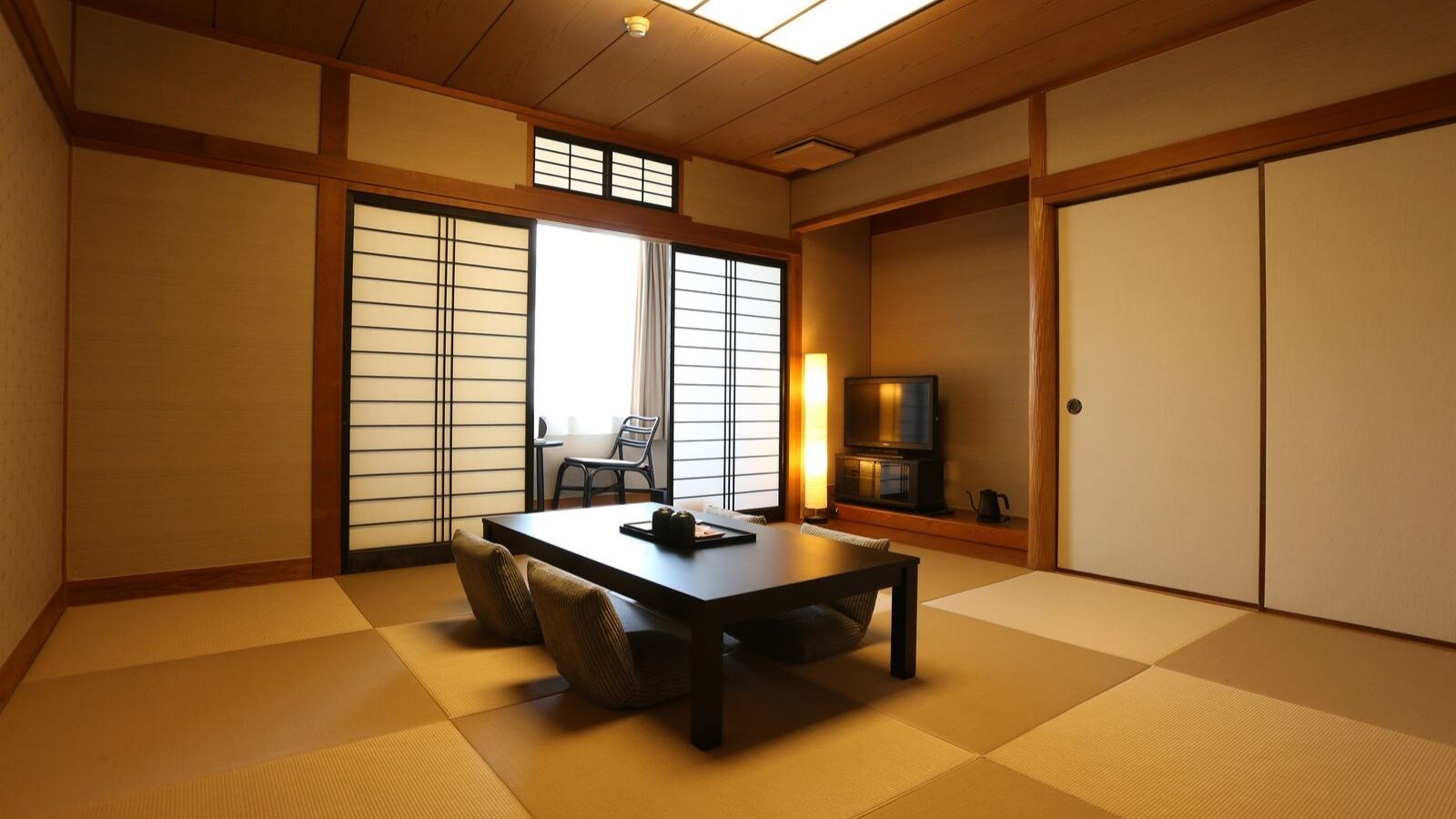 Japanese-style room, 8 tatami mats, "Asanoha" (hemp leaf pattern)