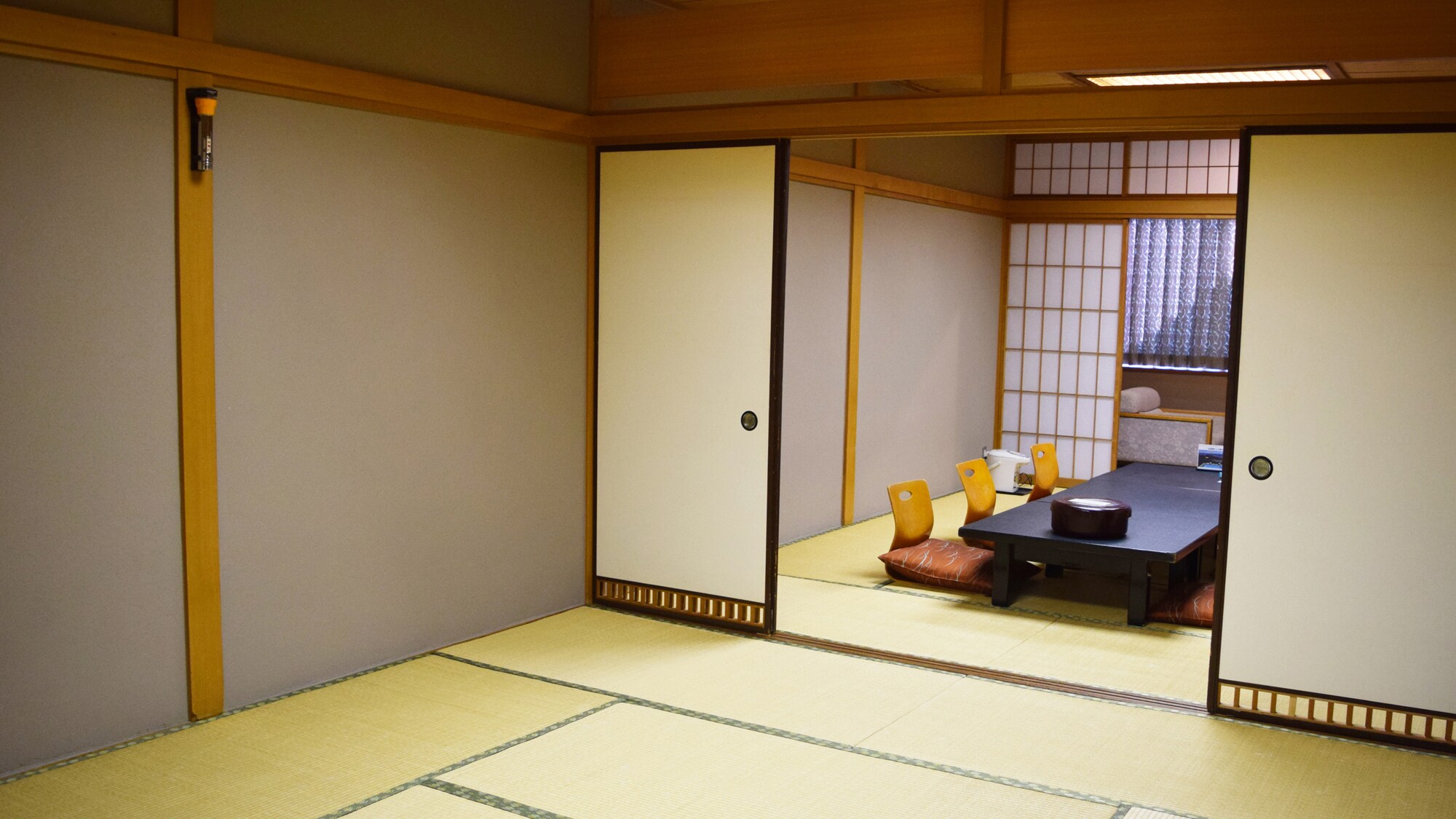 ◆ [Japanese-style room of 18 tatami mats or more] A room with an ocean view. For group and family trips. Equipped with bath and washing machine toilet.