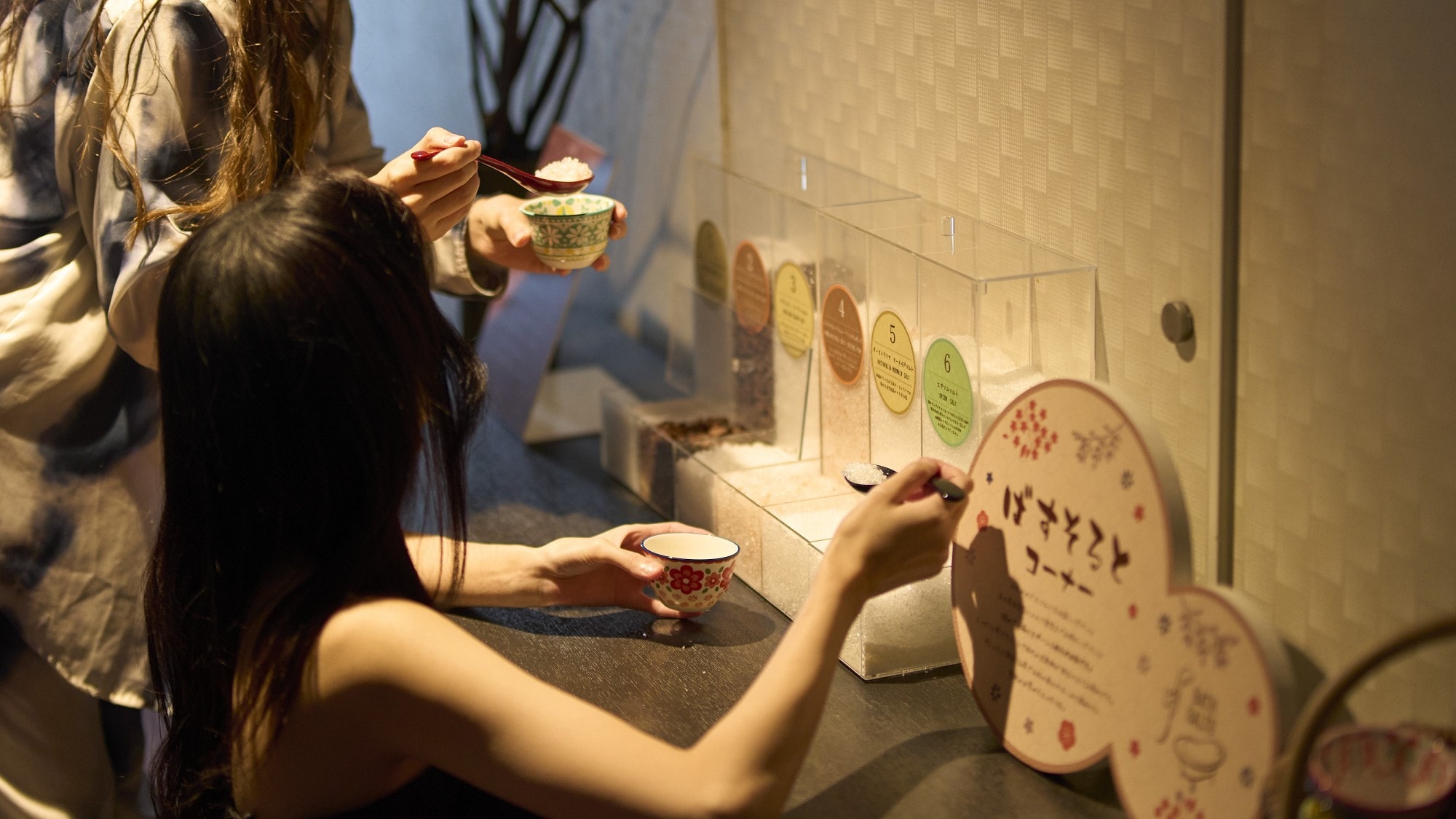 ■コンセプトフロア-麗-｜お好みのバスソルトをバイキング形式でご用意しております