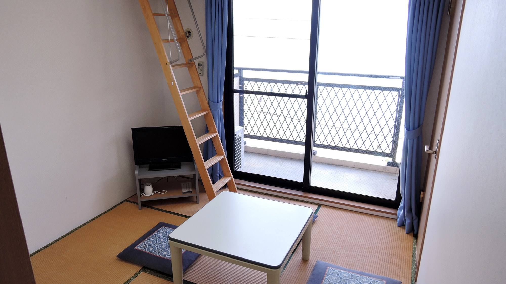 *Example of a 6 tatami Japanese-style room with a loft/A guest room with a loft that is popular with families and groups♪ Accommodates up to 5 people.