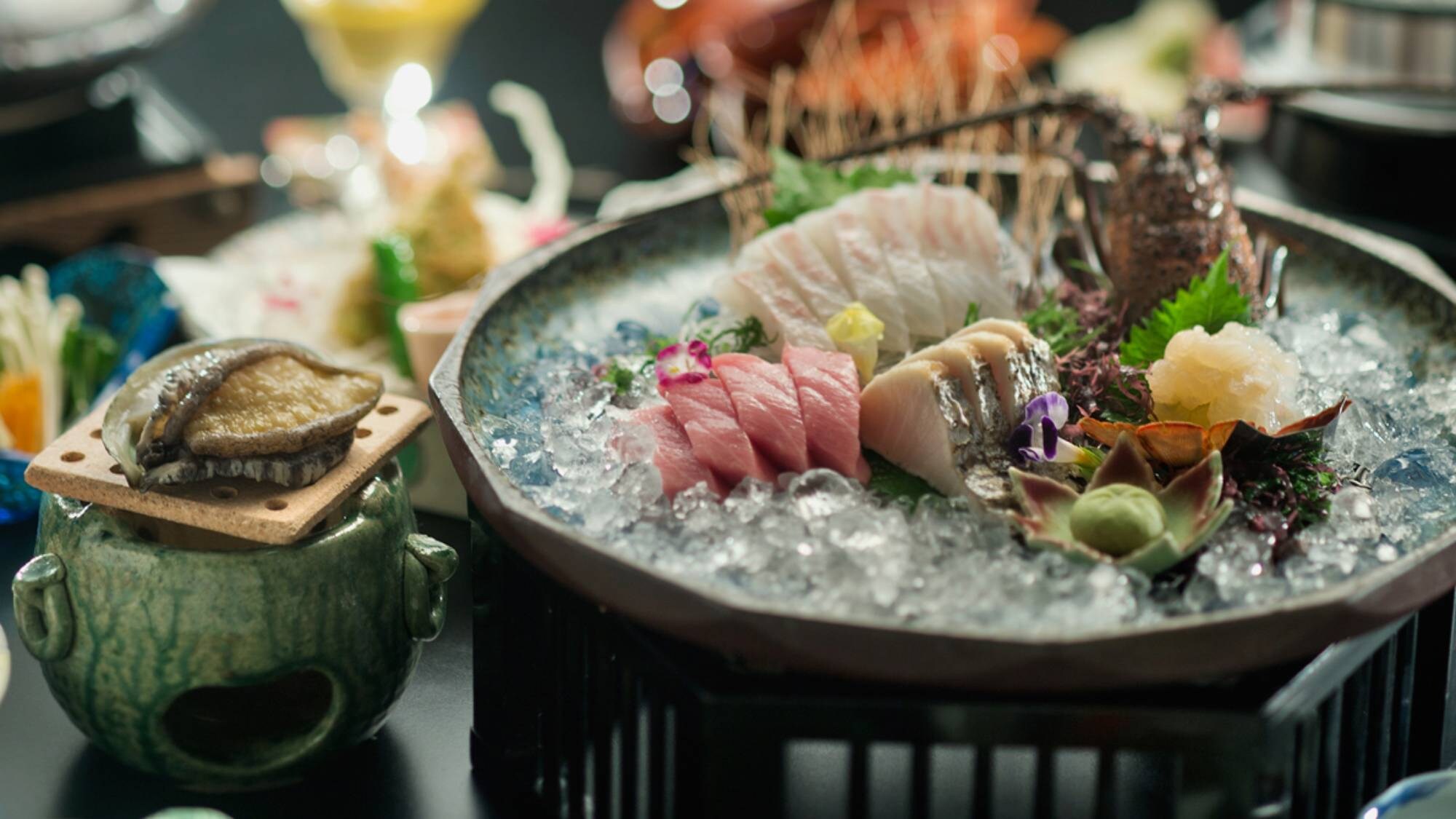 [Cost-effective Kaiseki] Enjoy abalone and spiny lobster in this seafood kaiseki course