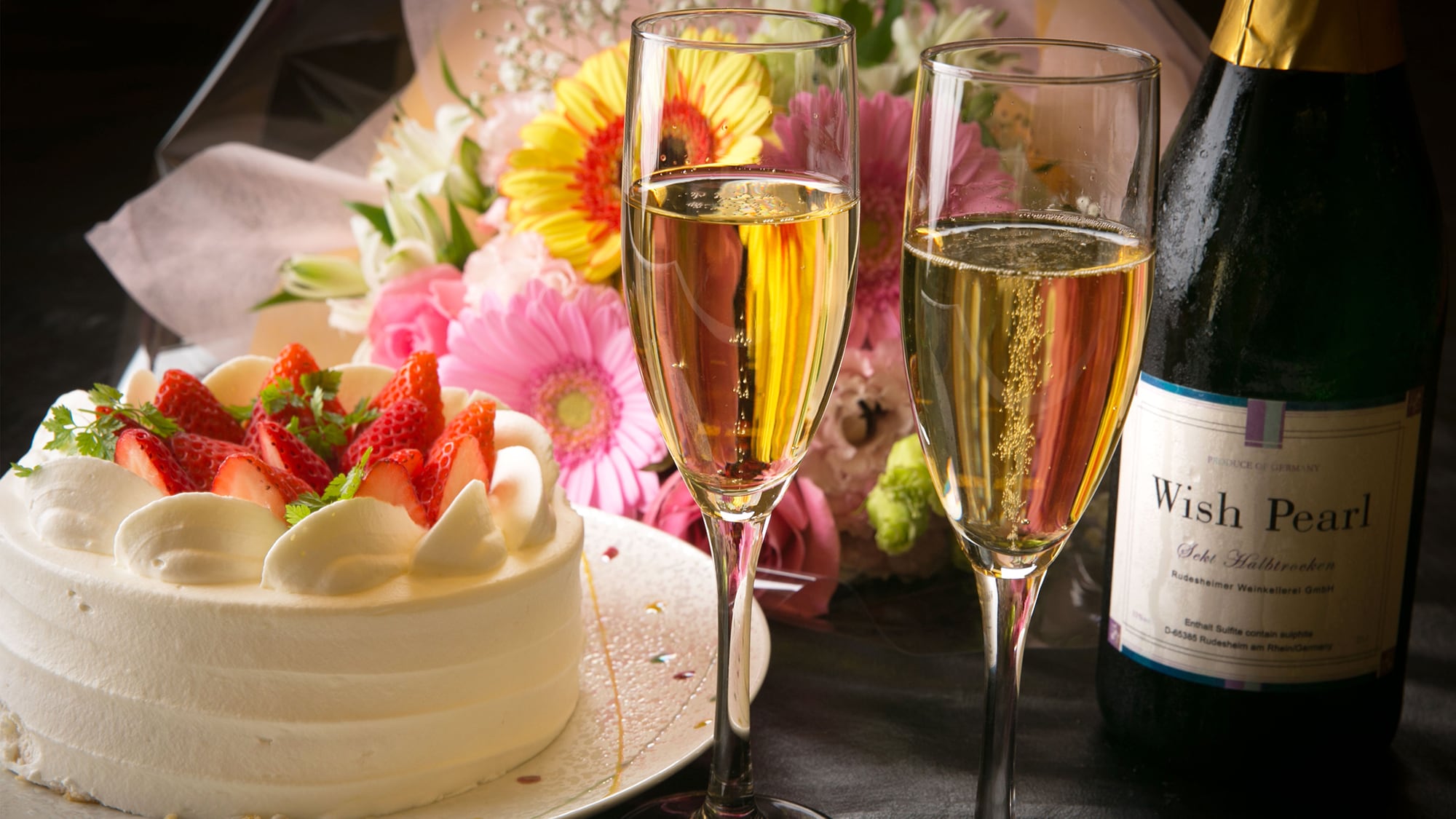 蛋糕和氣泡酒——週年紀念