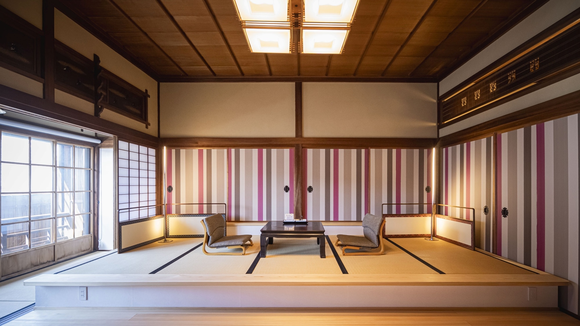 *[Contoh kamar tamu] Nikmati waktu bersantai bagi tubuh dan pikiran di kamar bergaya Jepang yang elegan.