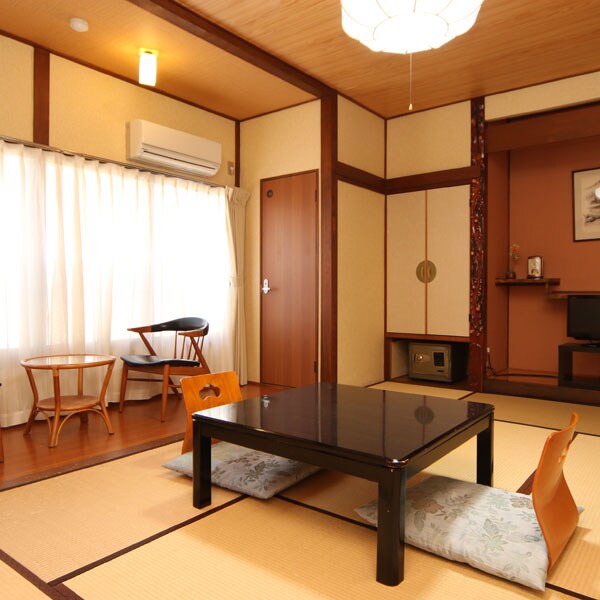 Random Japanese-style room, 8-10 tatami mats