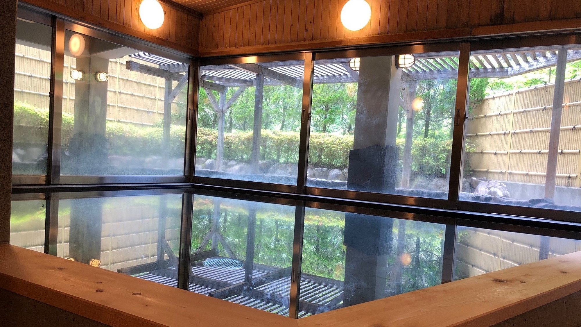 Indoor bath using wood from Ryujin