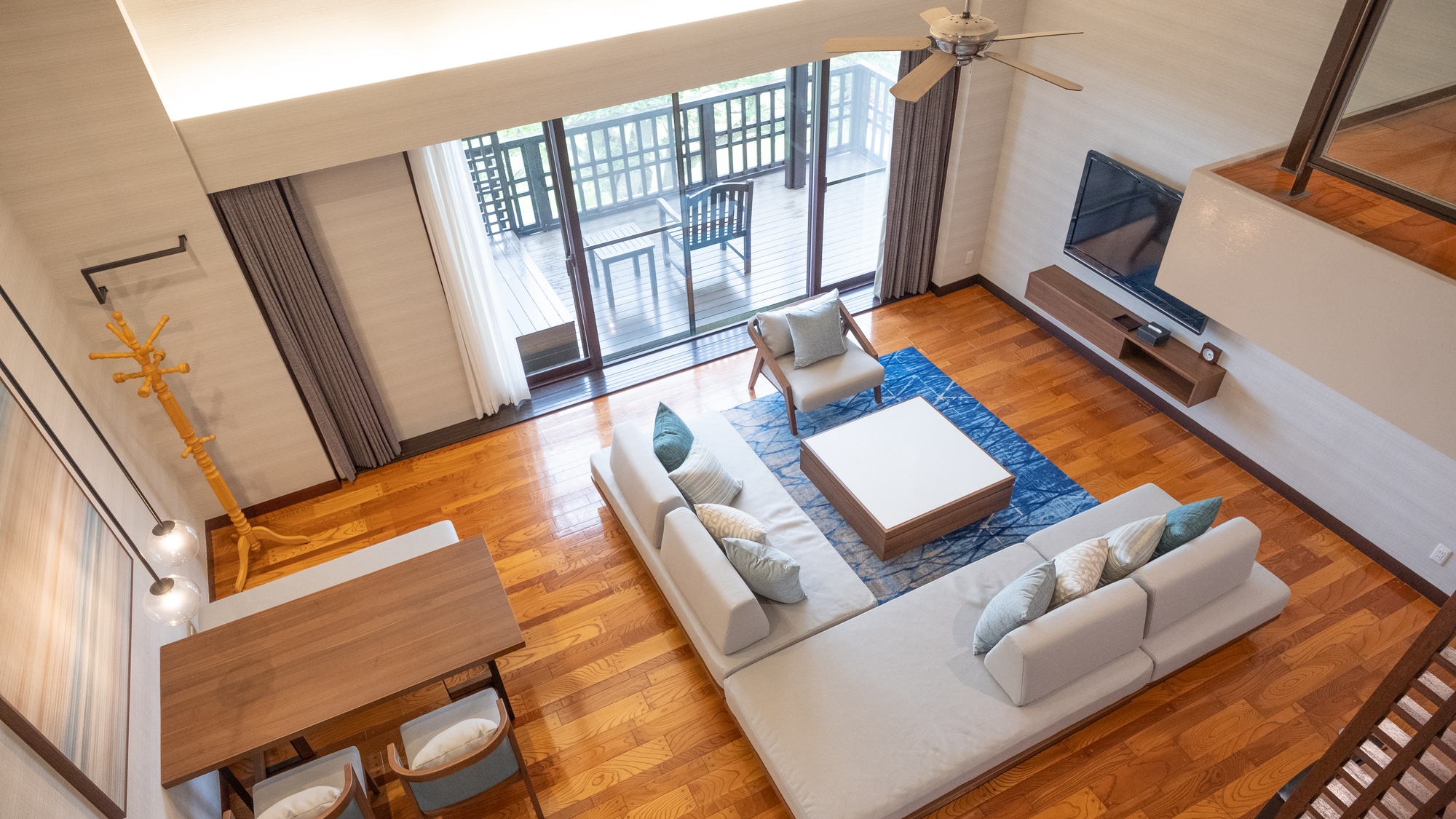 Grand Suite (125 sqm) A spacious living space that combines sophistication and relaxation