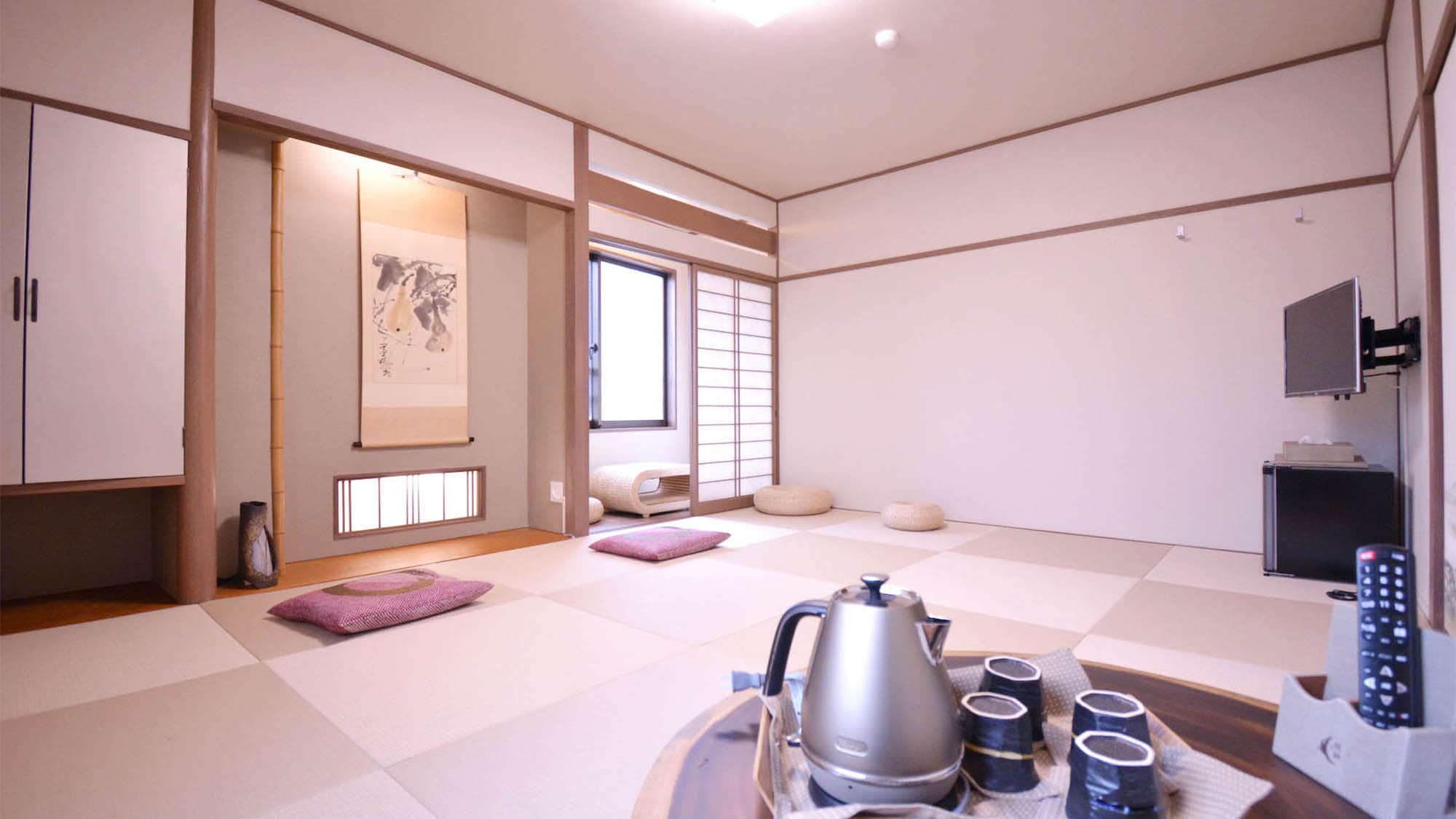 [10-tatami Japanese-style room] Room 202 *No bath