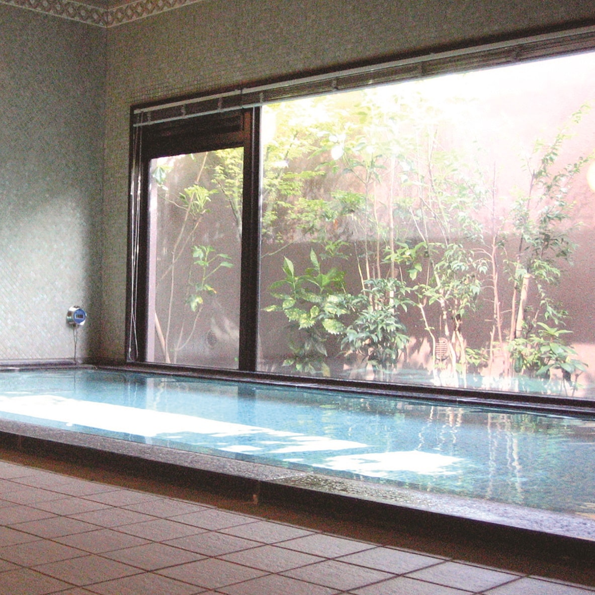 Men's large bath