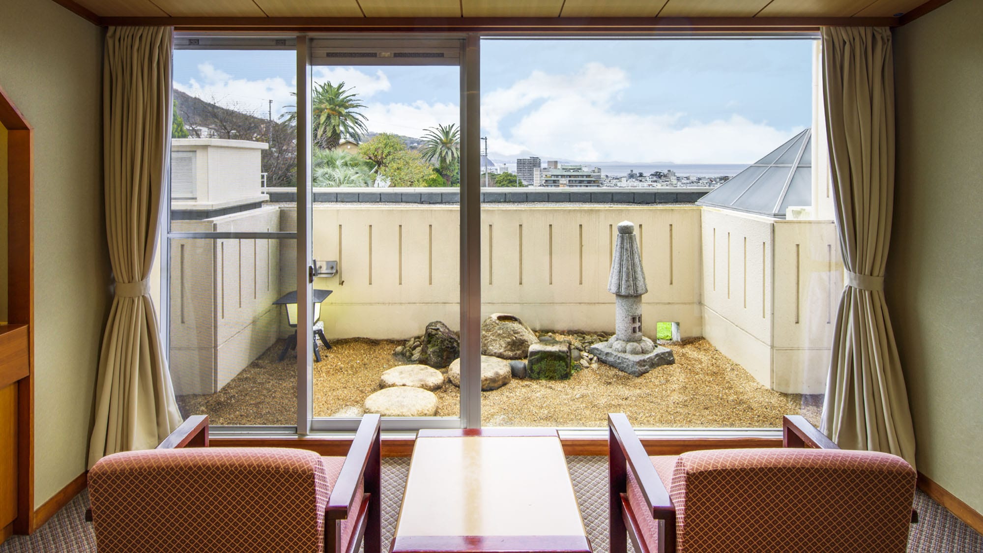 [中心翼楼日式房间44平方米]在带微型花园的宽敞纯日式房间中放松gorori
