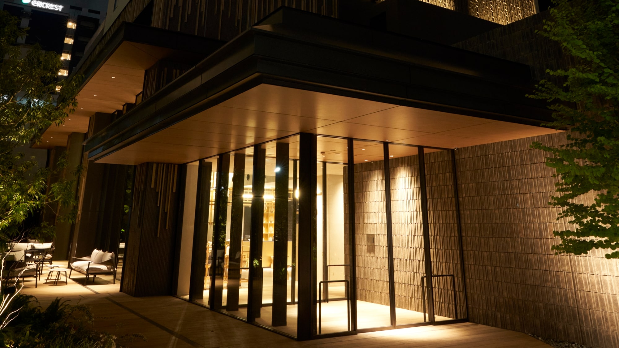 [Appearance] Design that shows a solid presence while harmonizing with the city. We will welcome you with a delicate and dignified appearance.