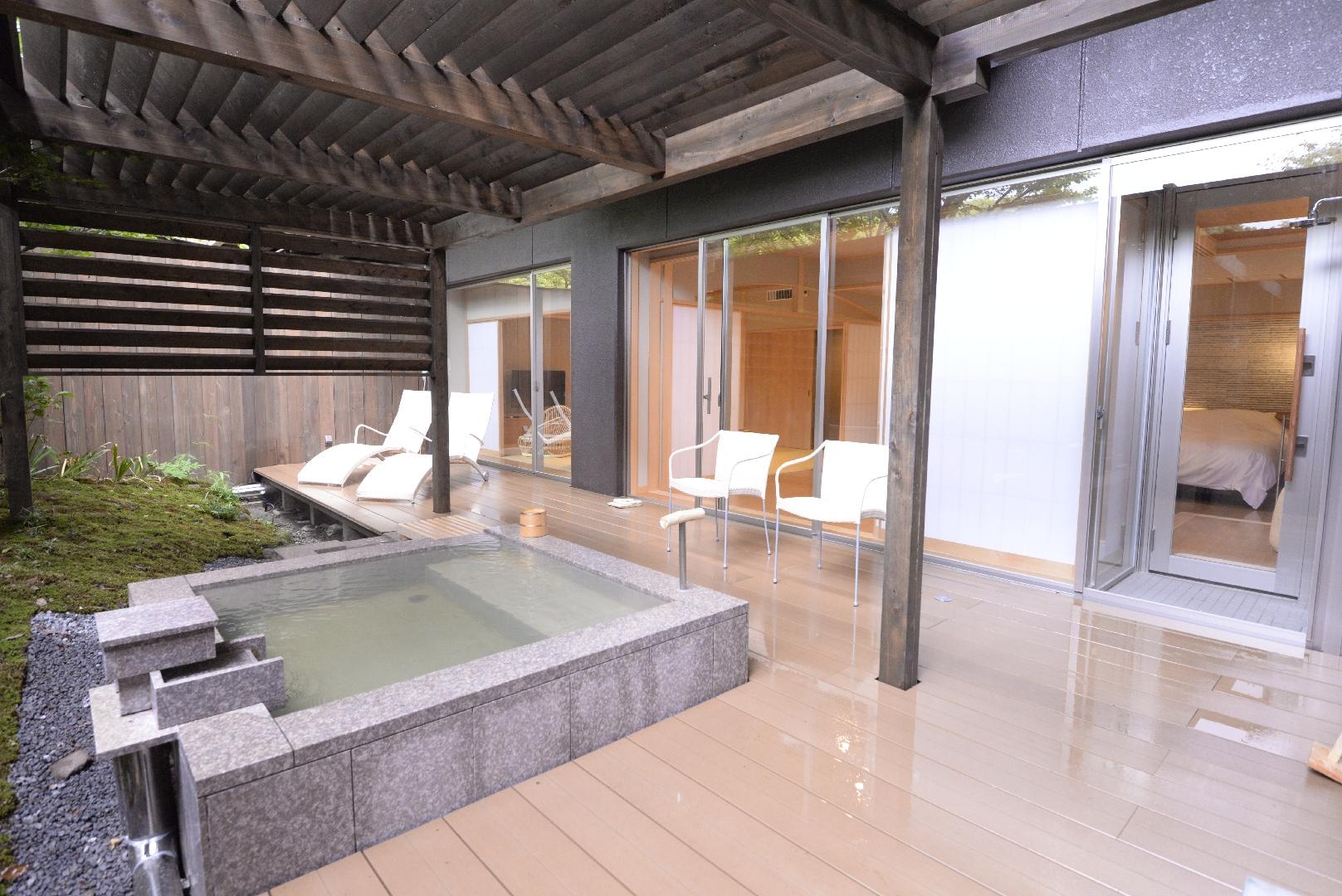 "仗" Japanese-style room 10 tatami mats + Western-style room + footbath included (90㎡)