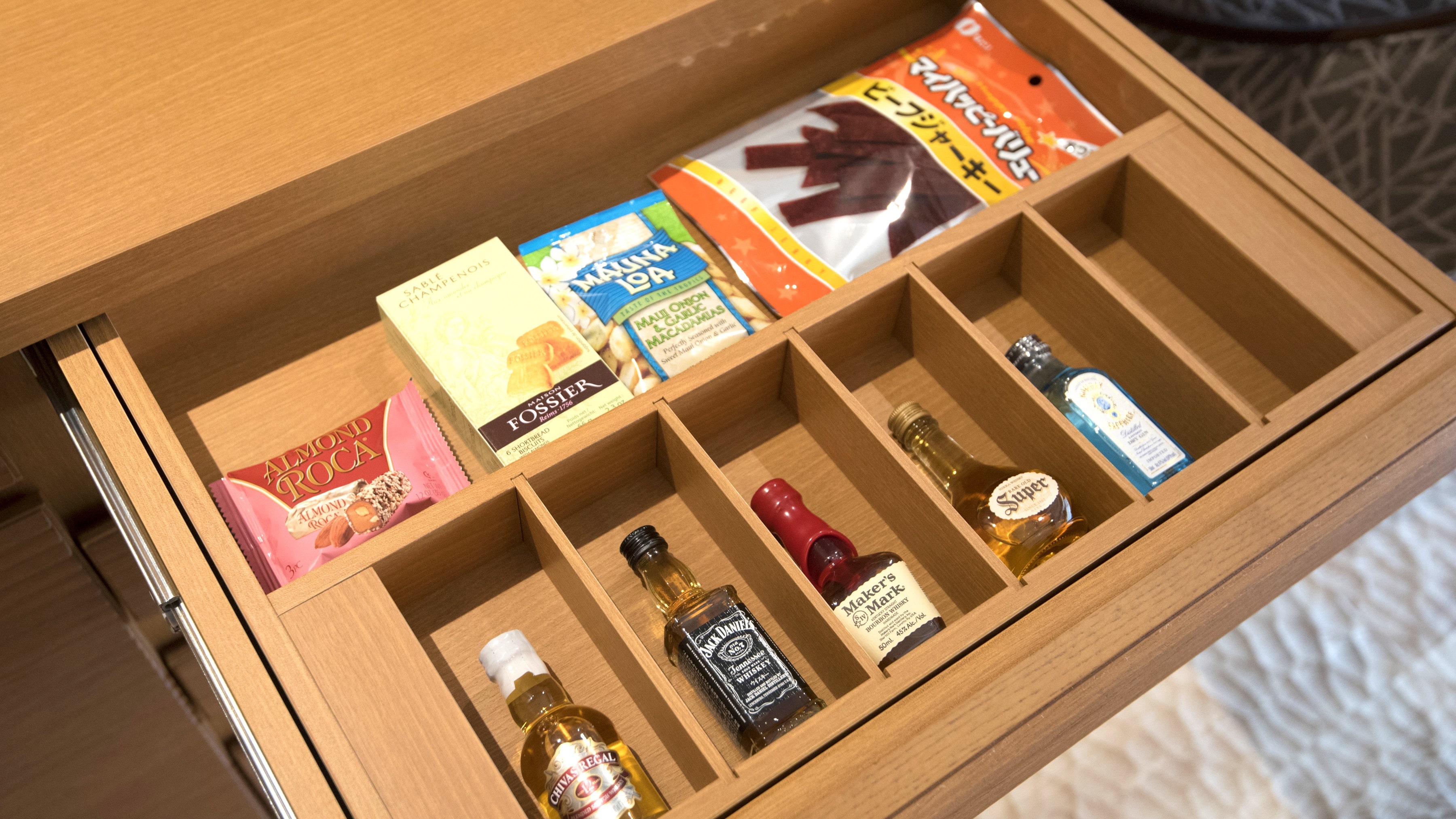・ [Deluxe Twin with Terrace] (Example) Minibar