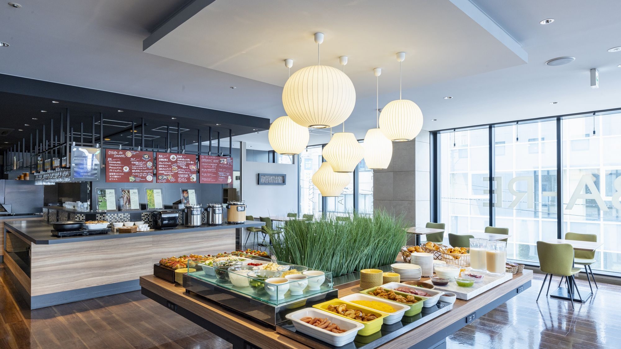 ■ Enjoy dishes made with local ingredients