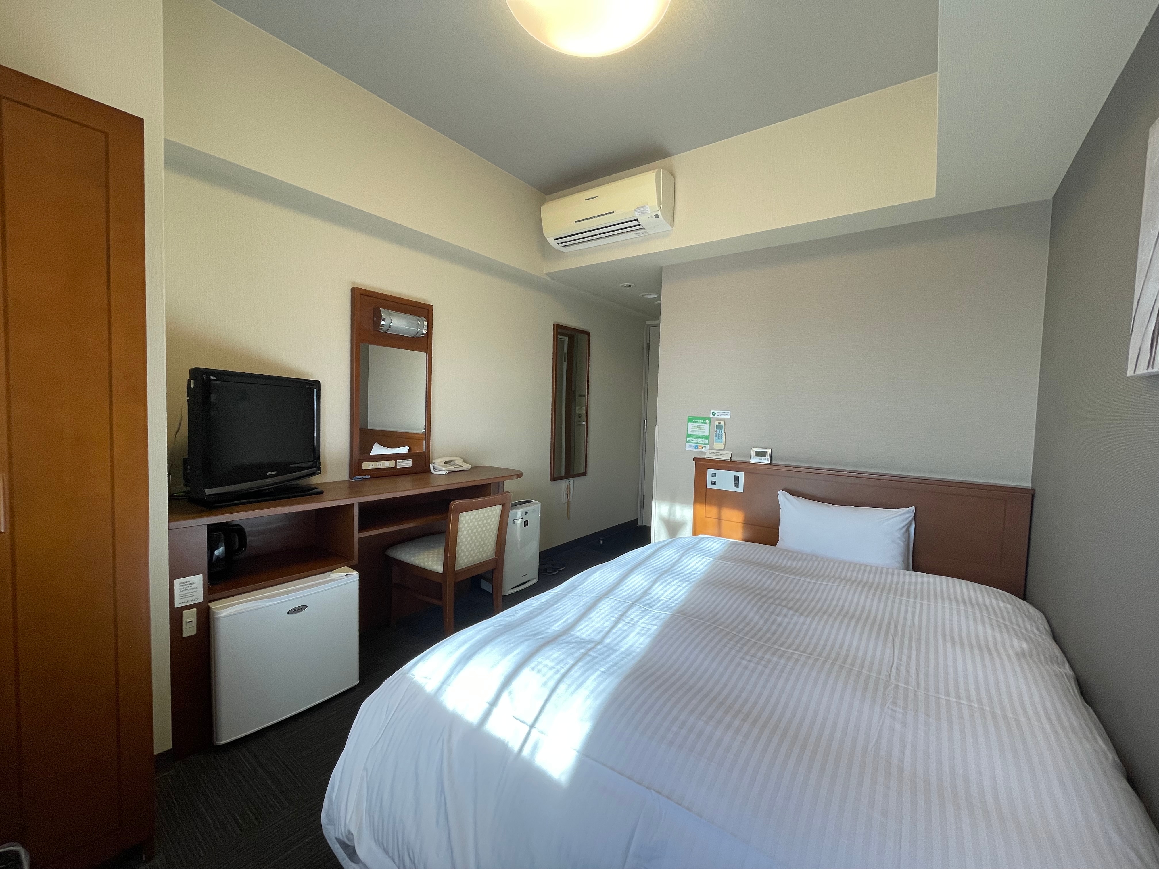 [Single Room Type B] Semi-double size bed with a width of 140 cm!