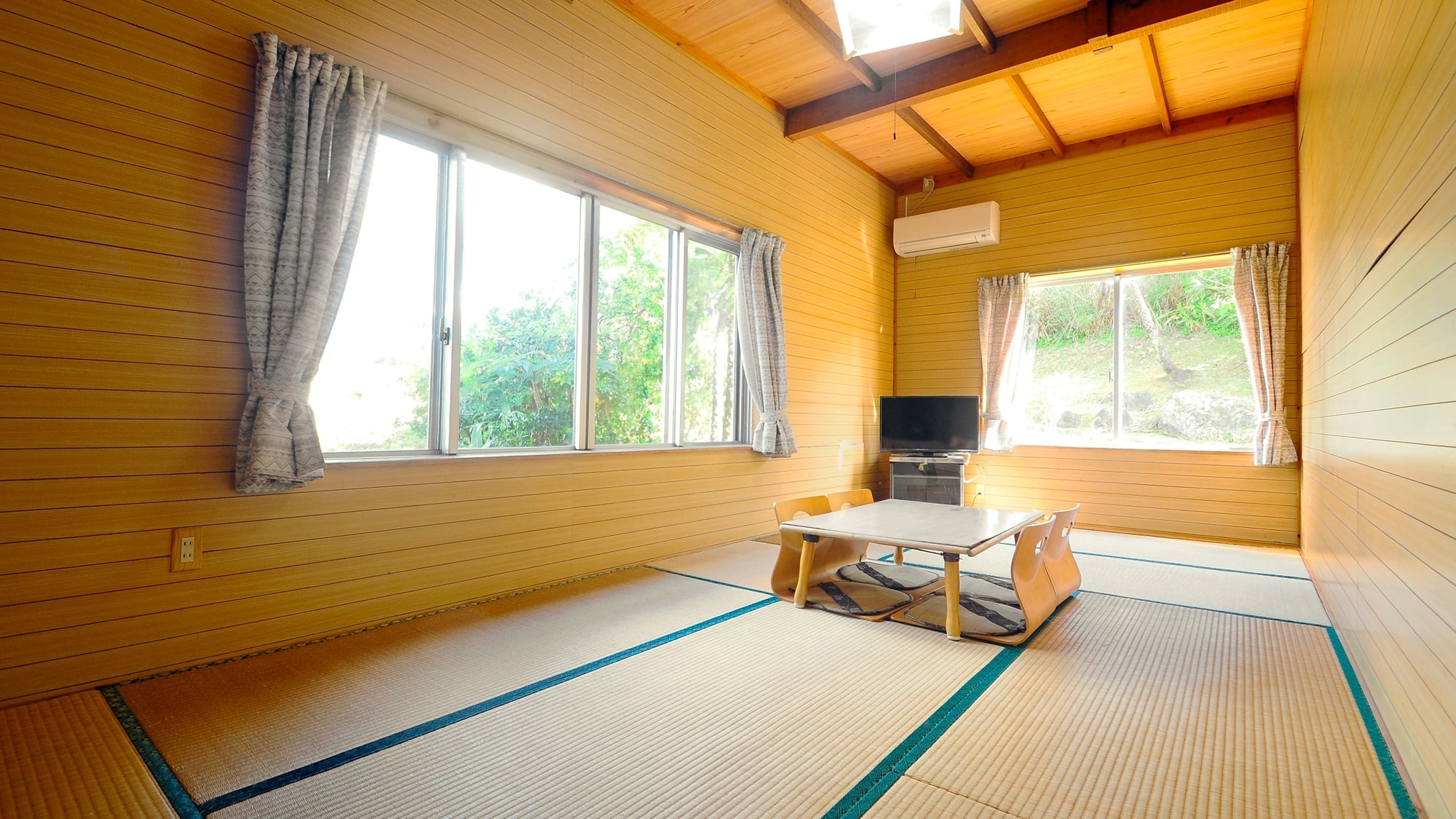 [Pension Japanese-style room, 9 tatami mats (shared shower and toilet)] Can accommodate up to 3 people.