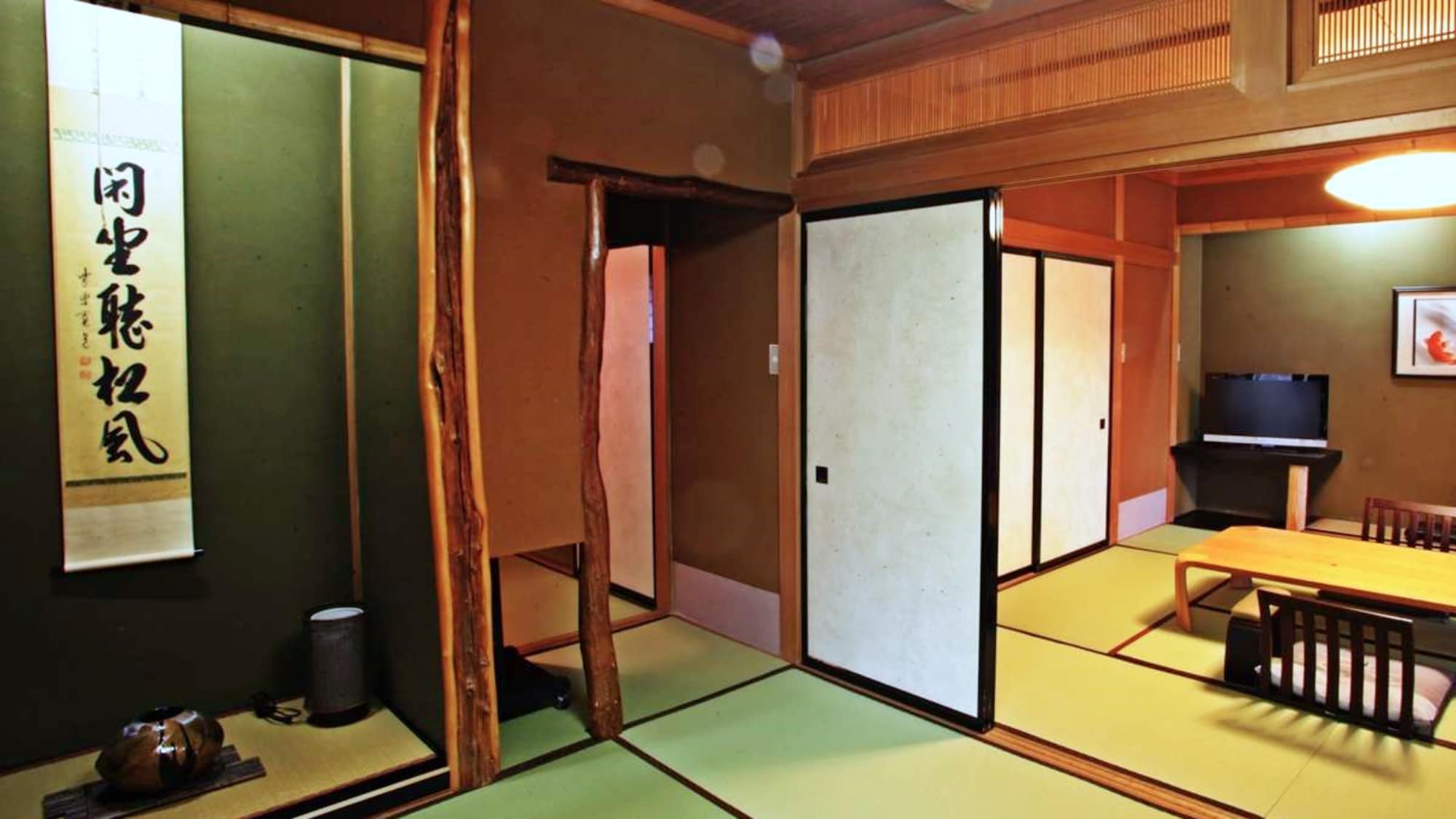 [Special room away] Kusamakura: Japanese-style room 8 tatami mats / Next room 6 tatami mats / Tea room / Mizuya [Capacity] 2-5 people