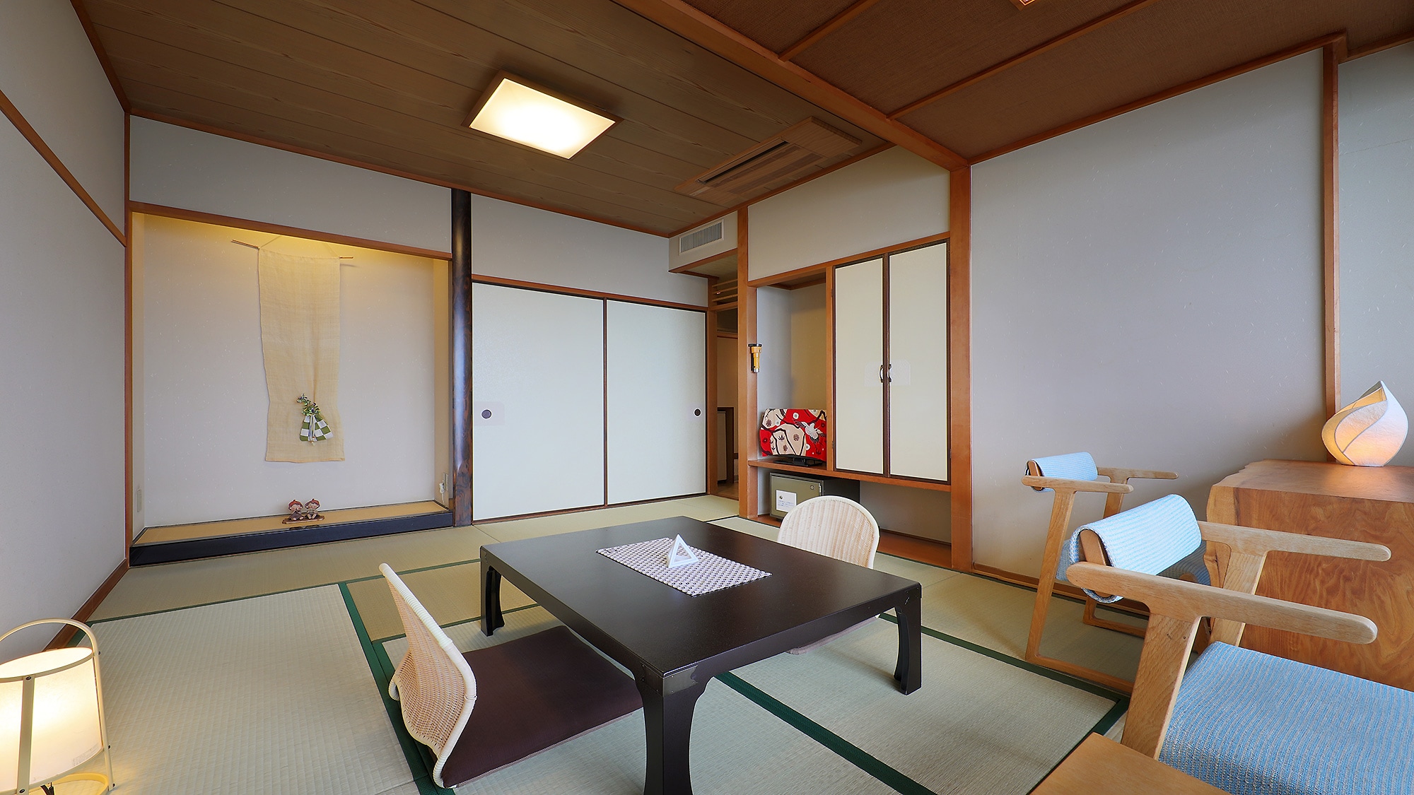 Standard Japanese-style room (10 tatami mats)