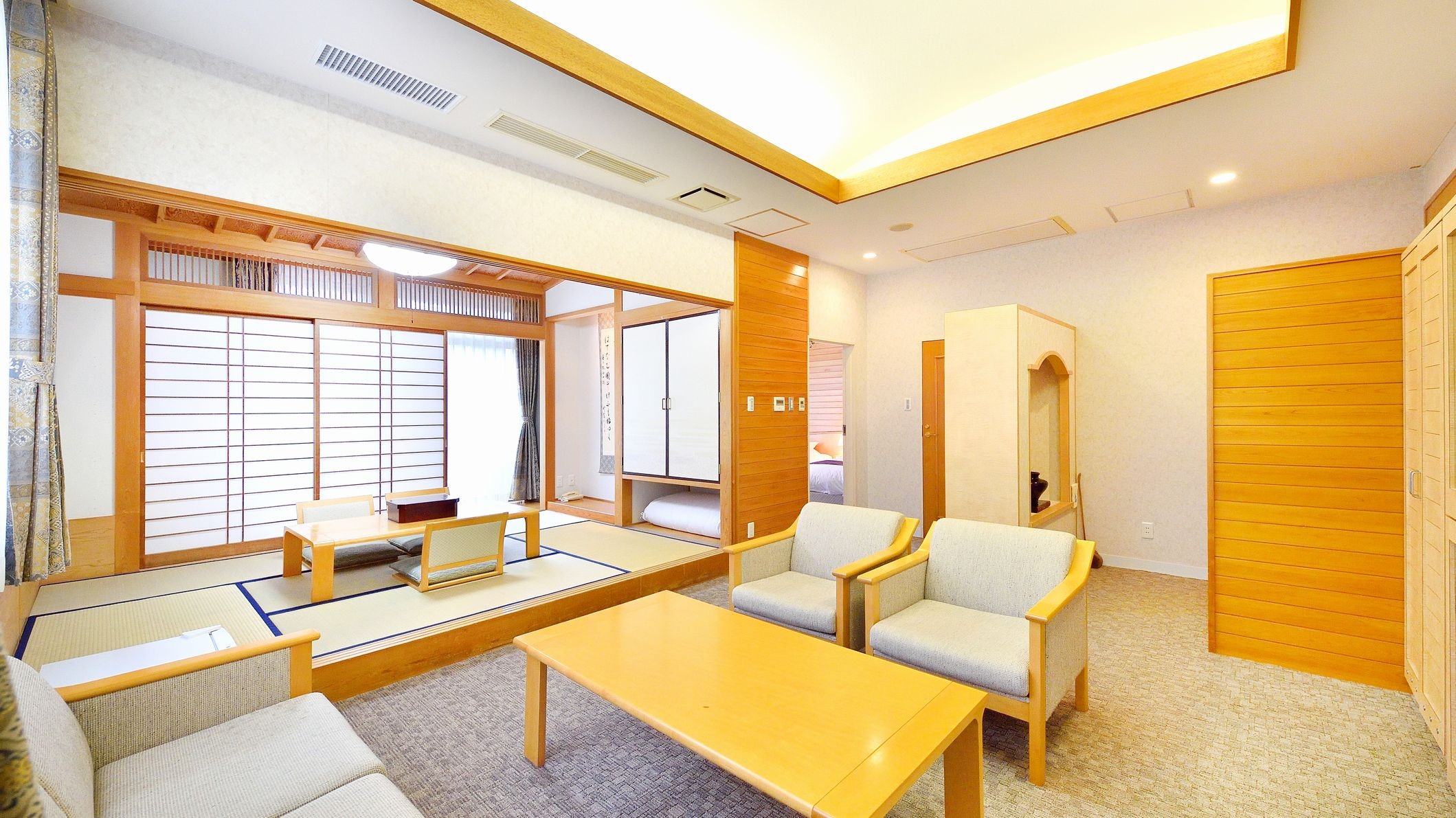 [Non-smoking] Japanese-Western style room / 62㎡ (antibacterial tatami mat / carpet) is a corner room promise (^^ ♪