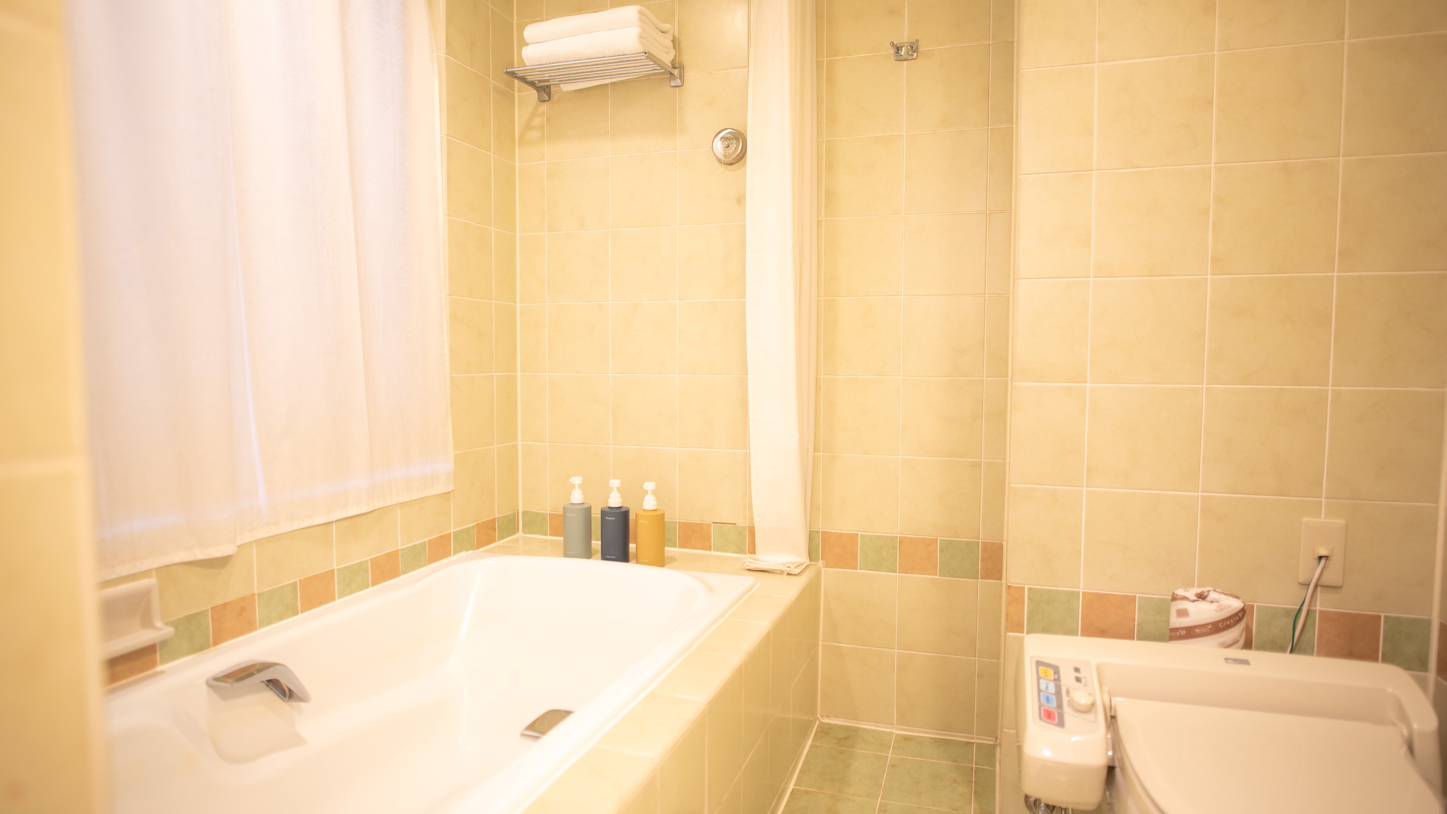 Compact twin room/bathroom