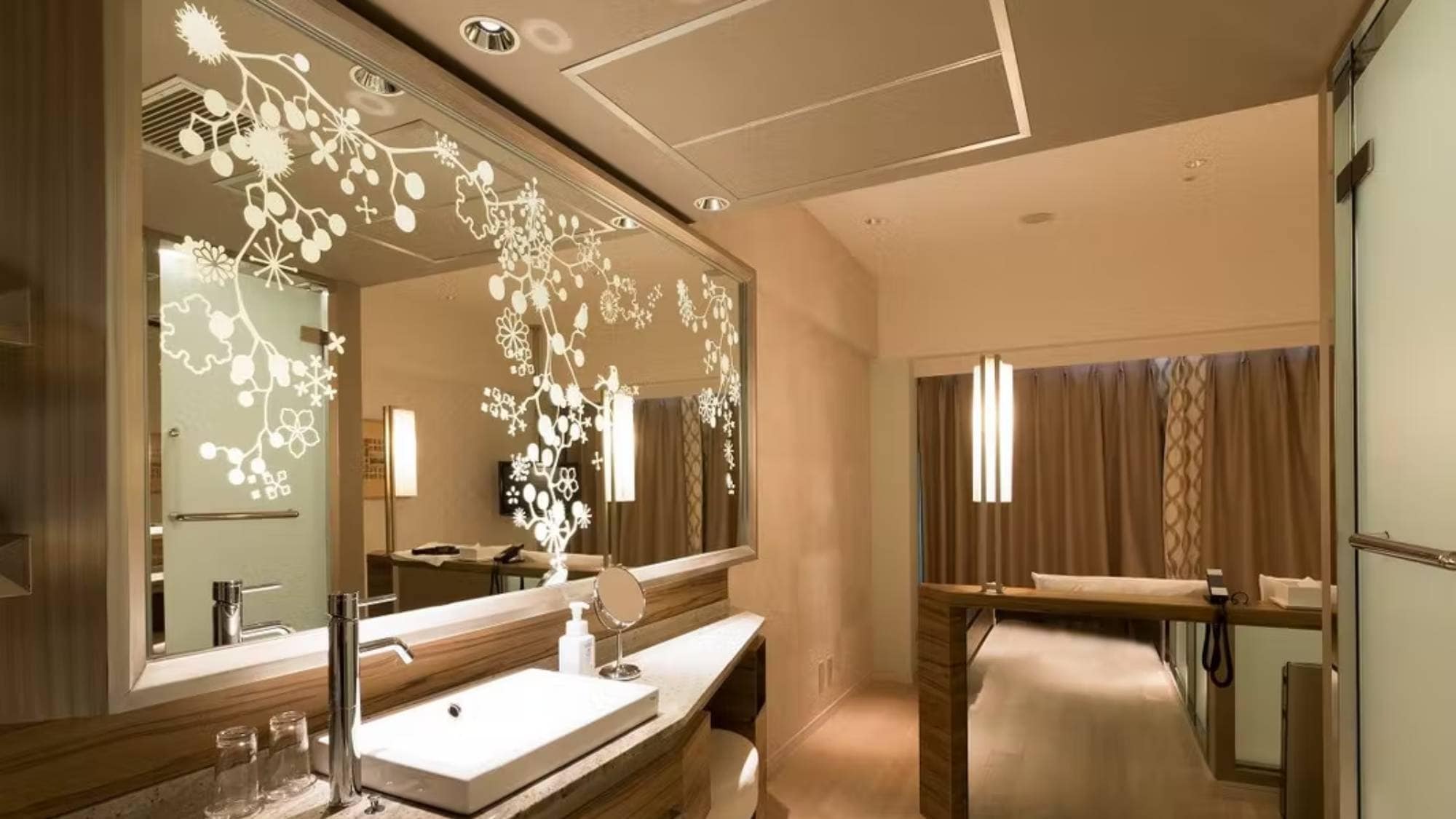 [Room Partager/42 square meters] Sink and bathroom